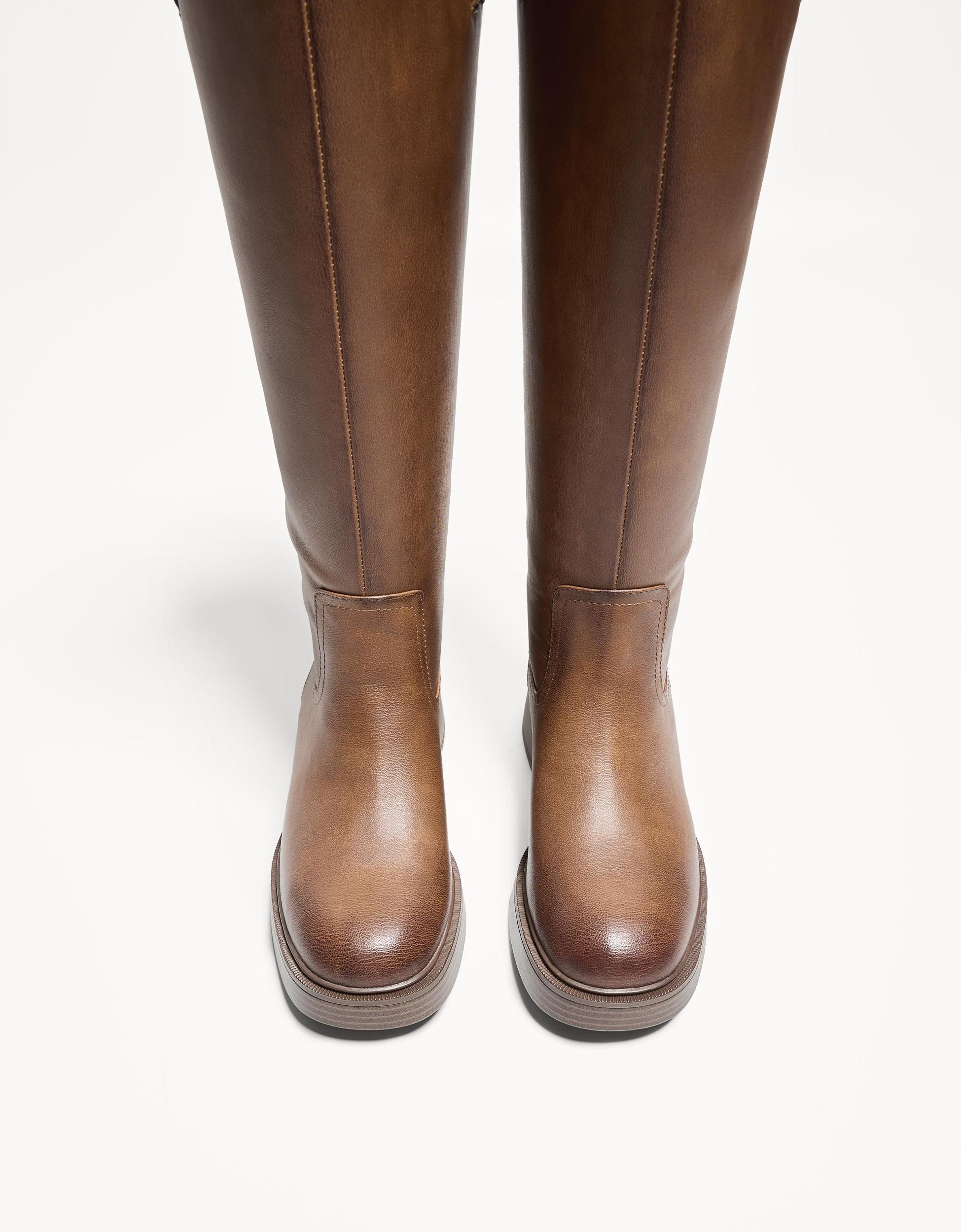 Flat knee-high boots Product Image