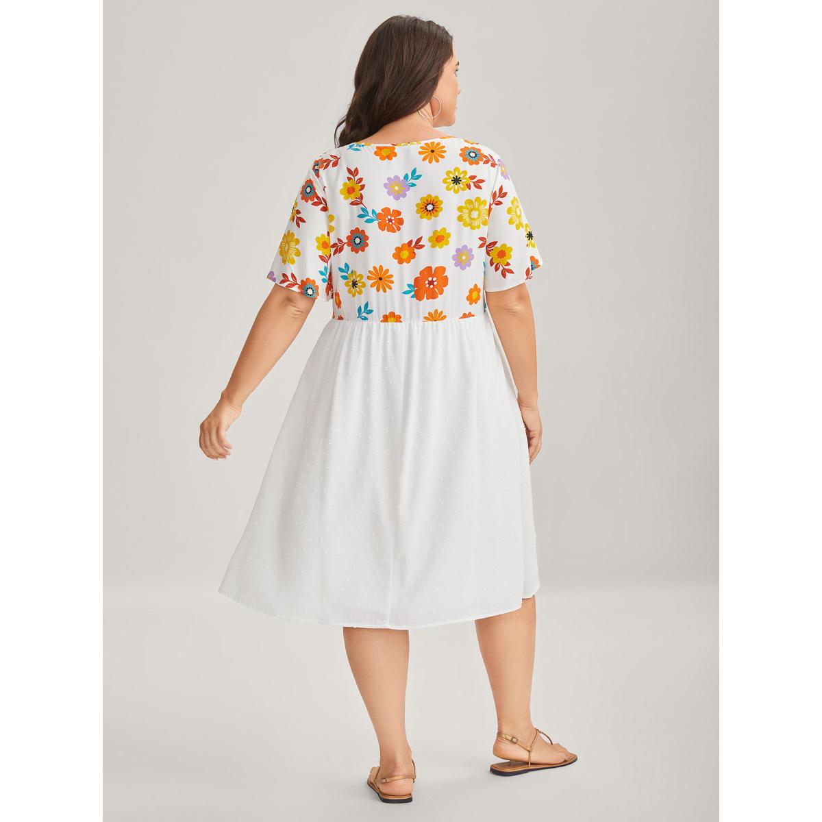 Plus Size Colorful Florals Spliced Pockets Midi Dress Brightred Women Notched collar Short sleeve Curvy BloomChic 26/4X Product Image