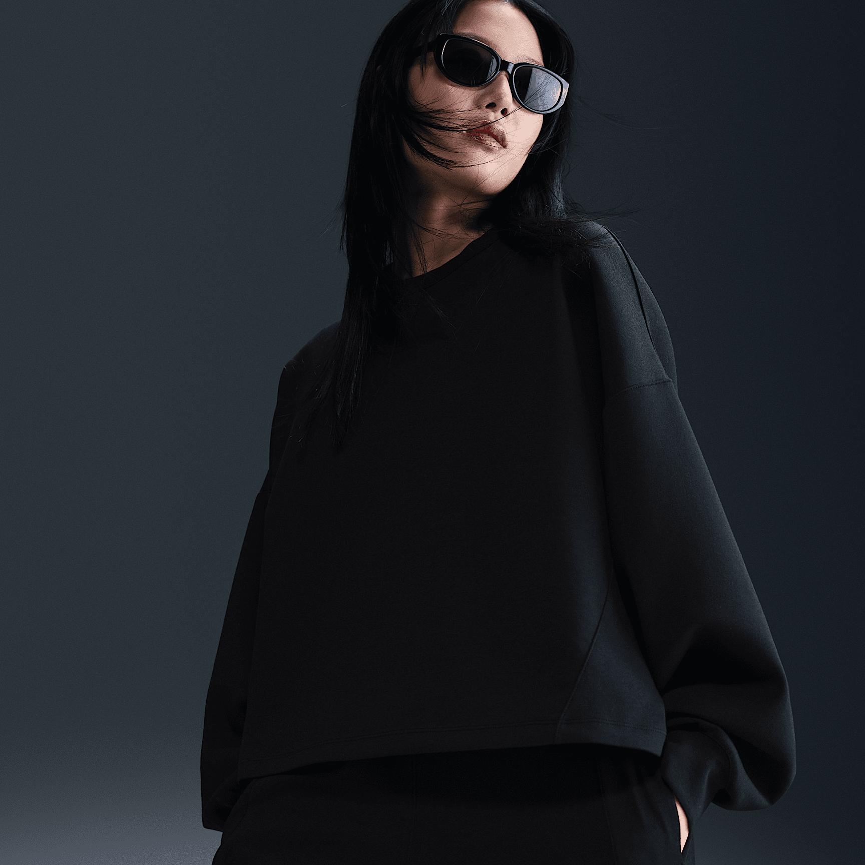 Nike Womens 24.7 ImpossiblySoft Dri-FIT Oversized Crew-Neck Top | HQ8193-010 Product Image