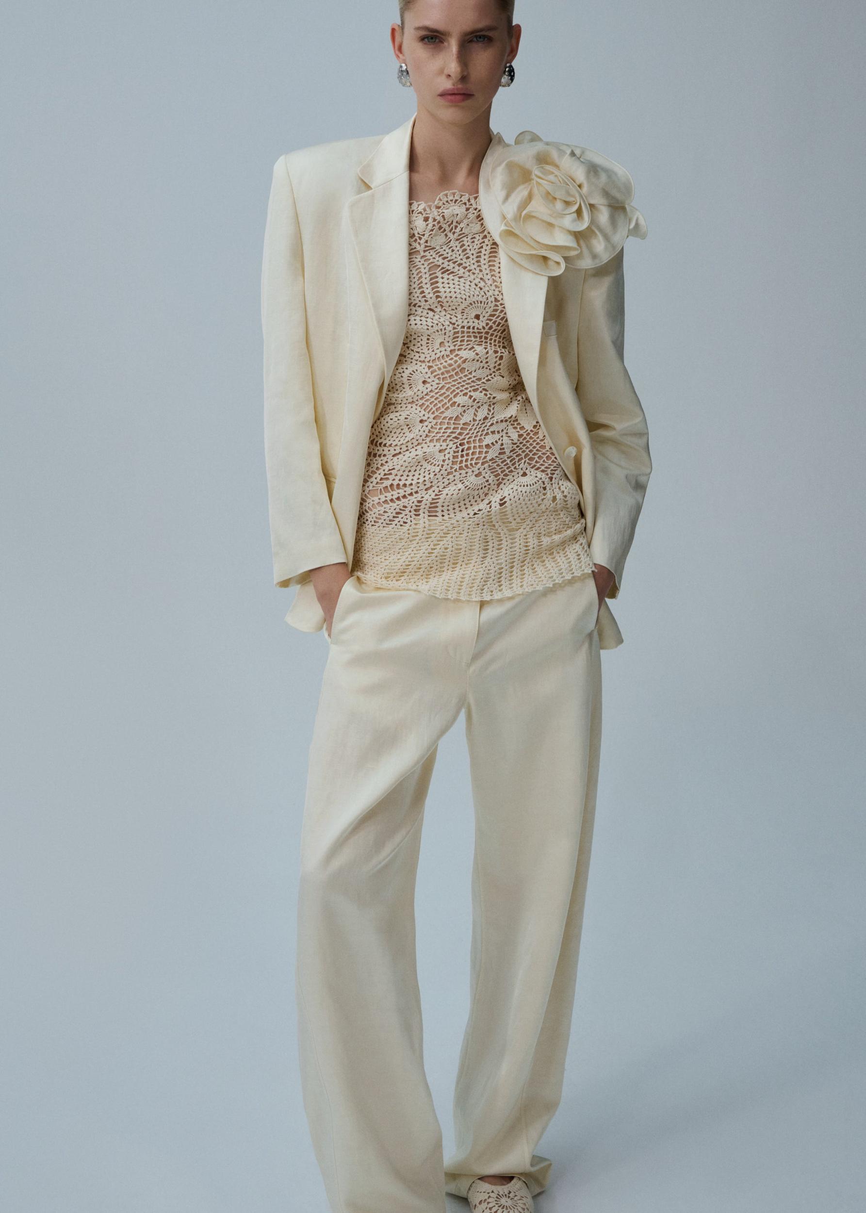 Low waist relaxed trousers in cream Product Image