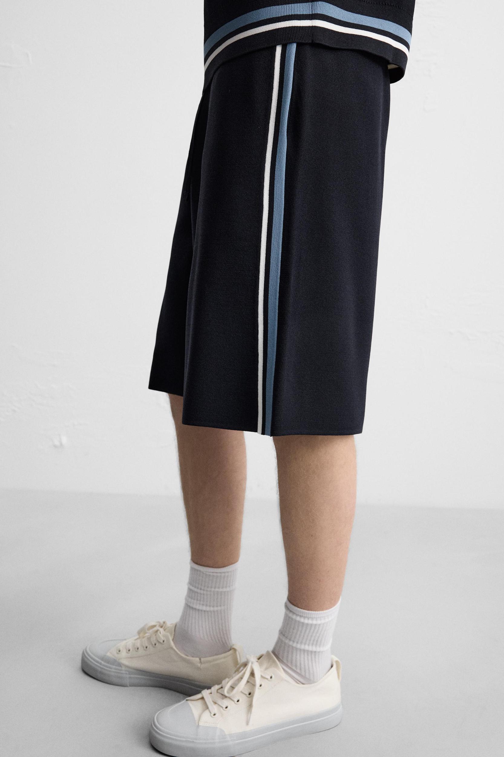 STRIPED KNIT SHORTS Product Image