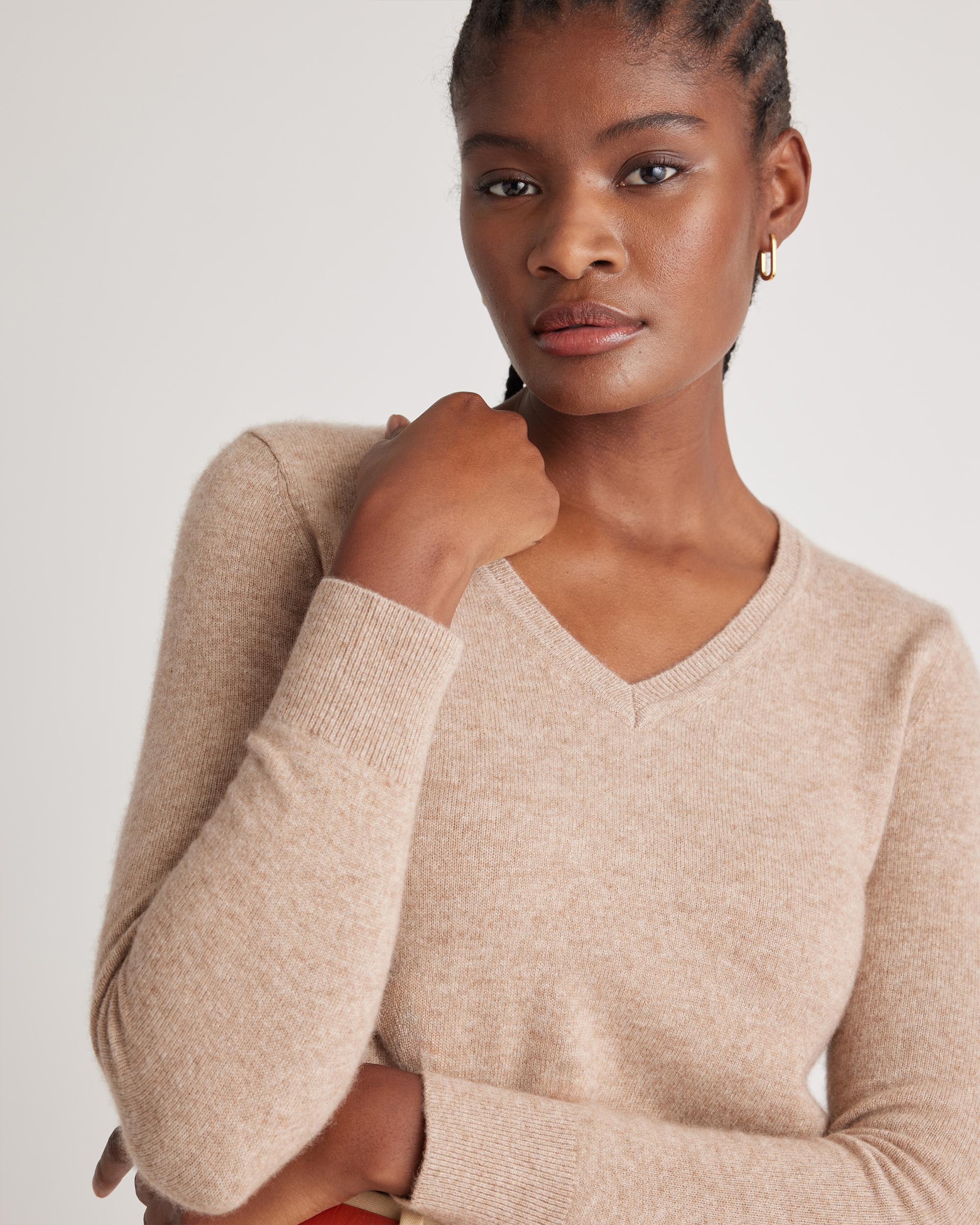 Quince | Women's Mongolian Cashmere V-Neck Sweater Size XS Product Image