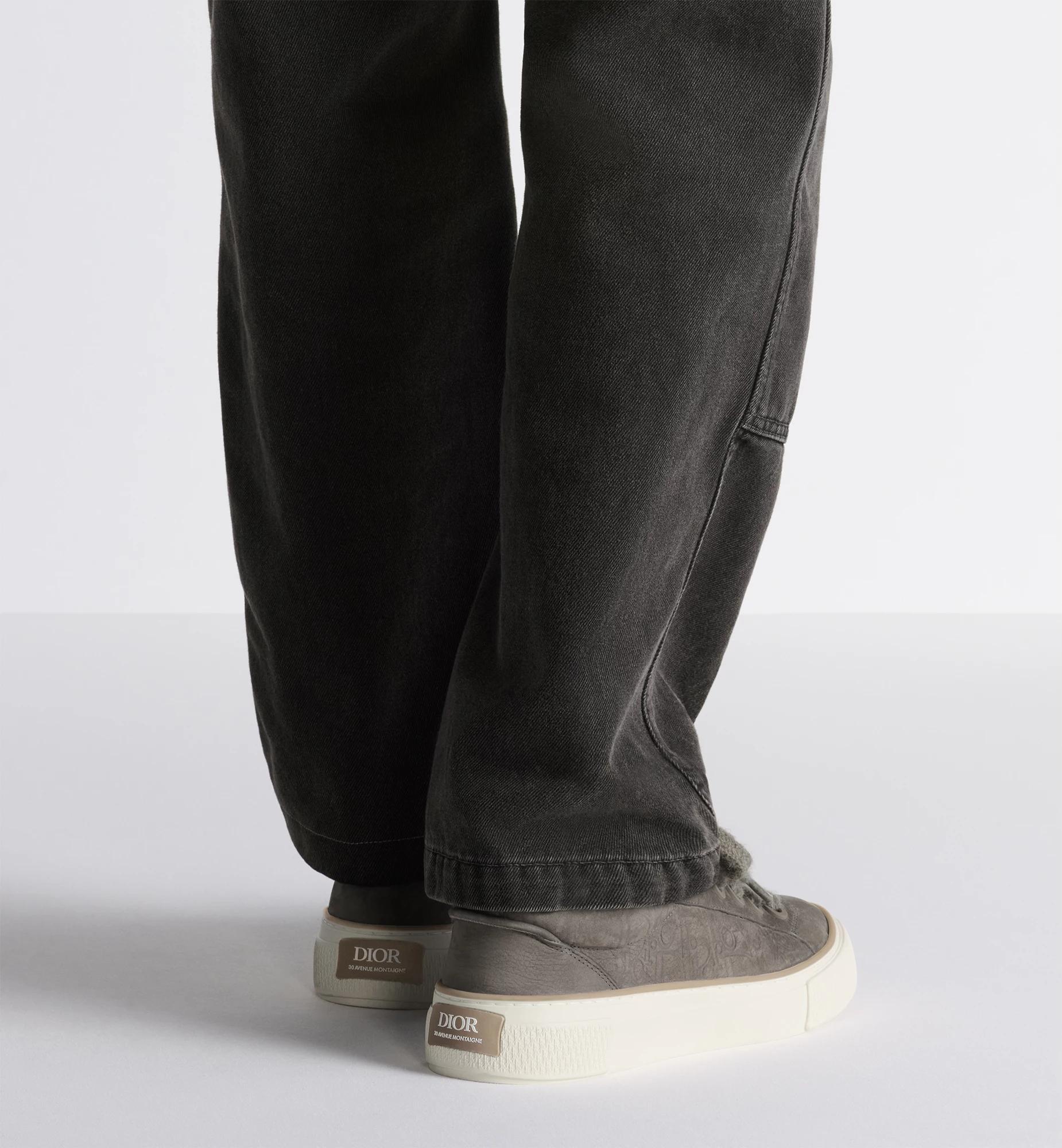 B33 Spin Sneaker Product Image