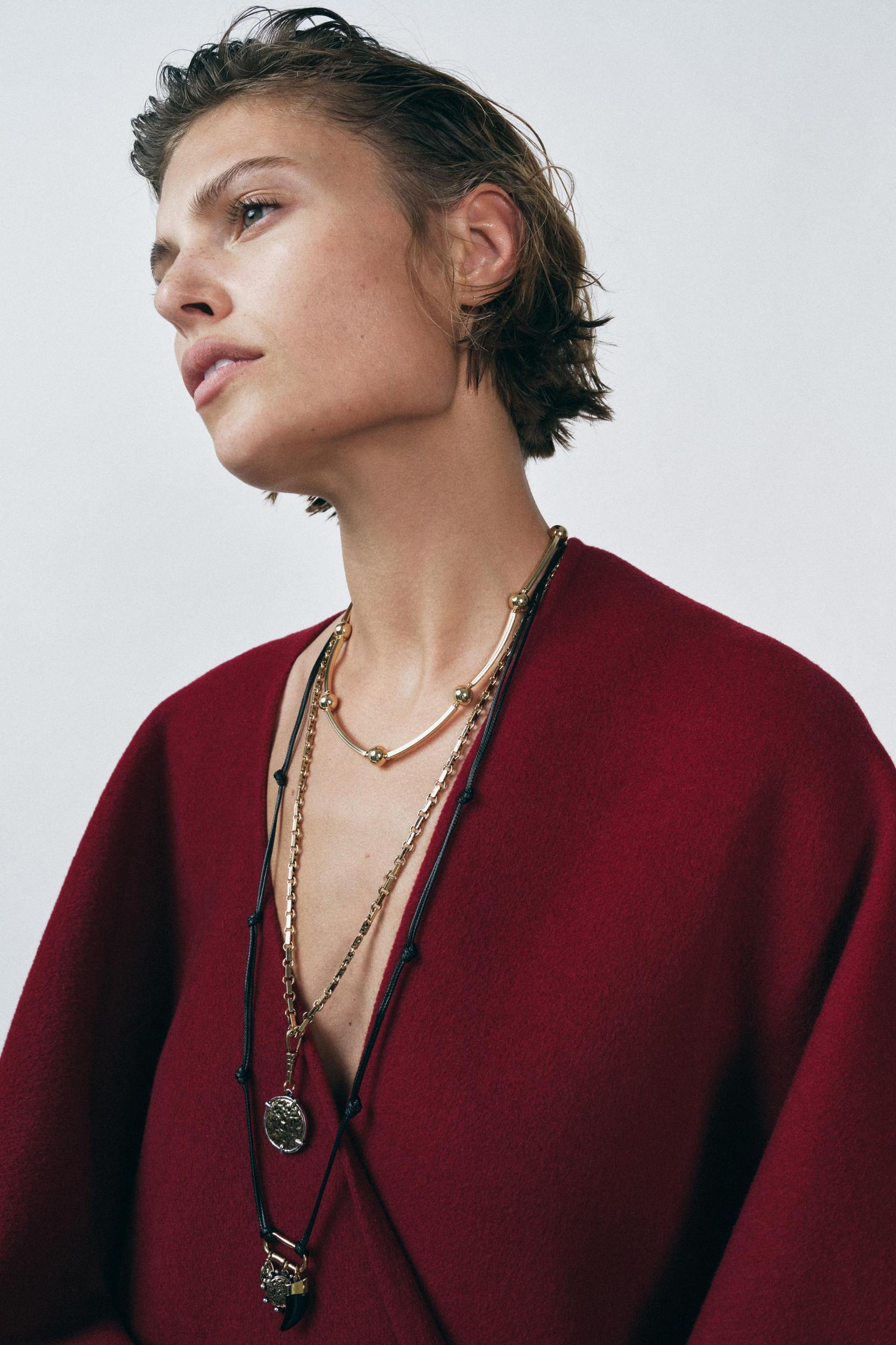 METAL PIECE NECKLACE Product Image