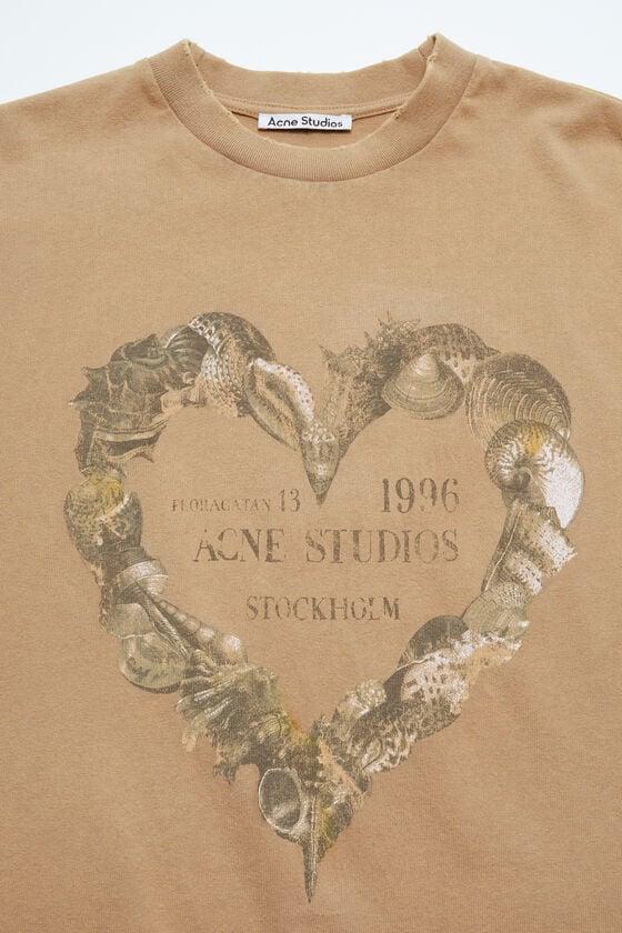 Layered print t-shirt Product Image