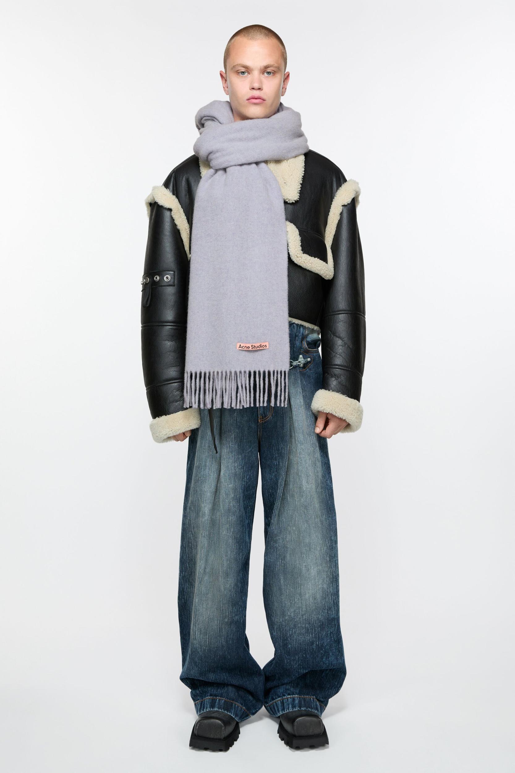 Fringe wool scarf – Narrow Product Image