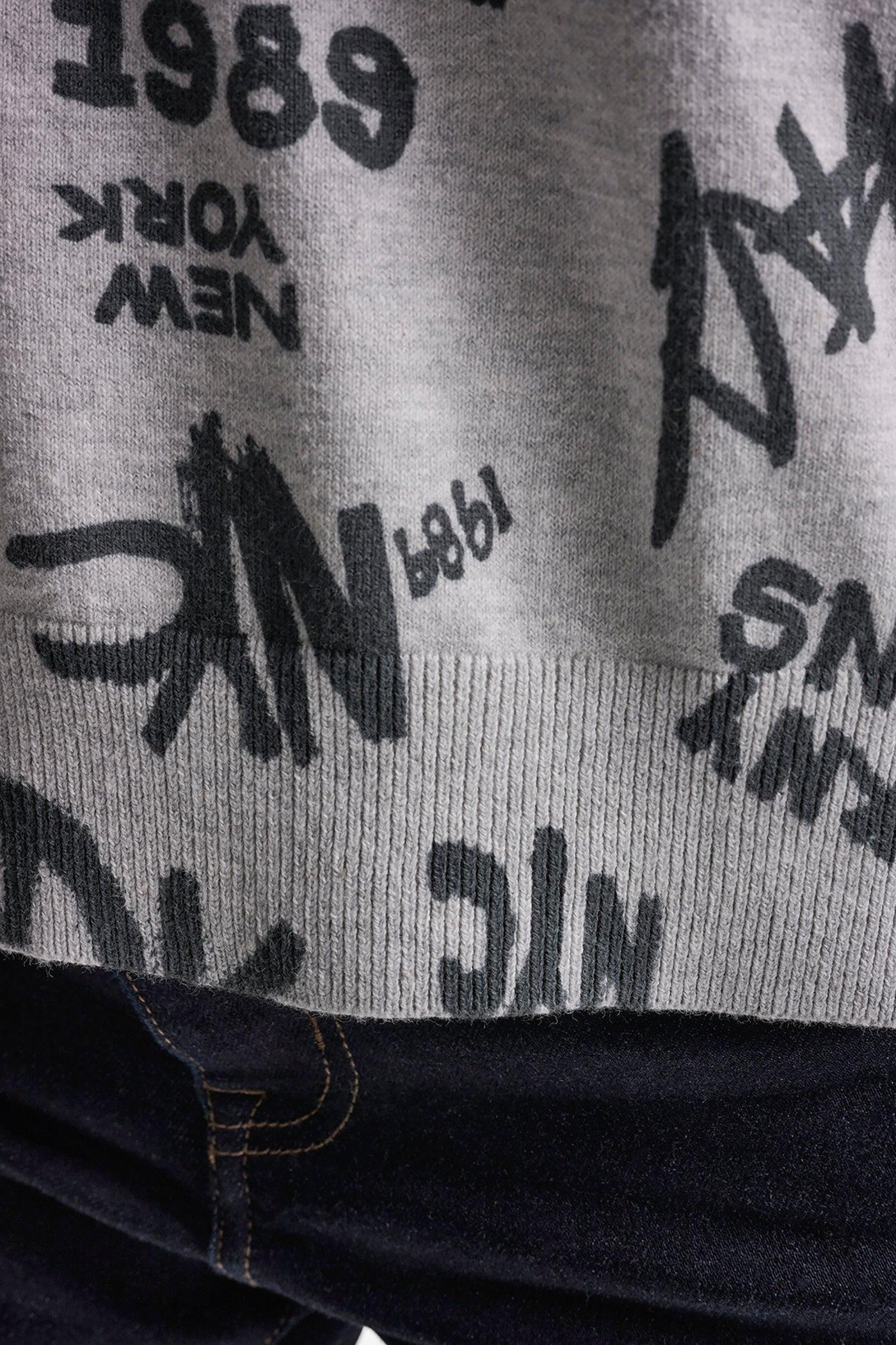 LOGO PRINTED V NECK PULLOVER Product Image