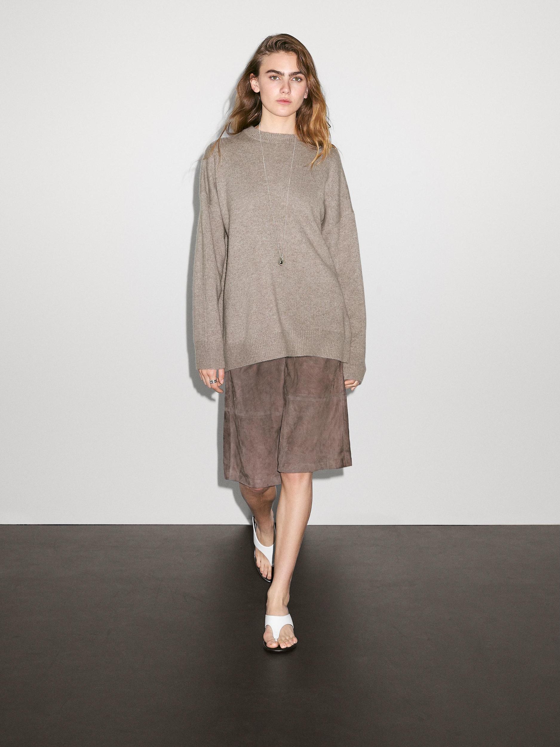 100% cashmere oversize knit sweater Product Image