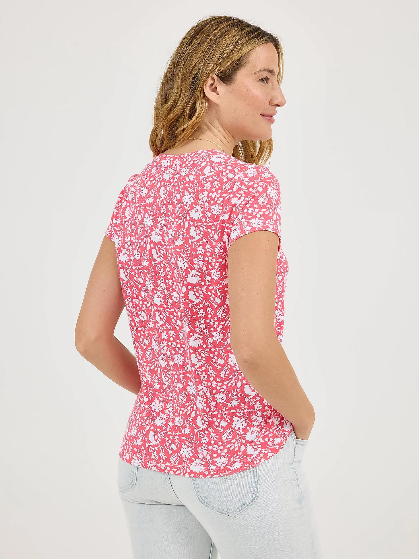 Women's Basic V-Neck Print Tee | Women's Tops & Tees | Lee® Product Image