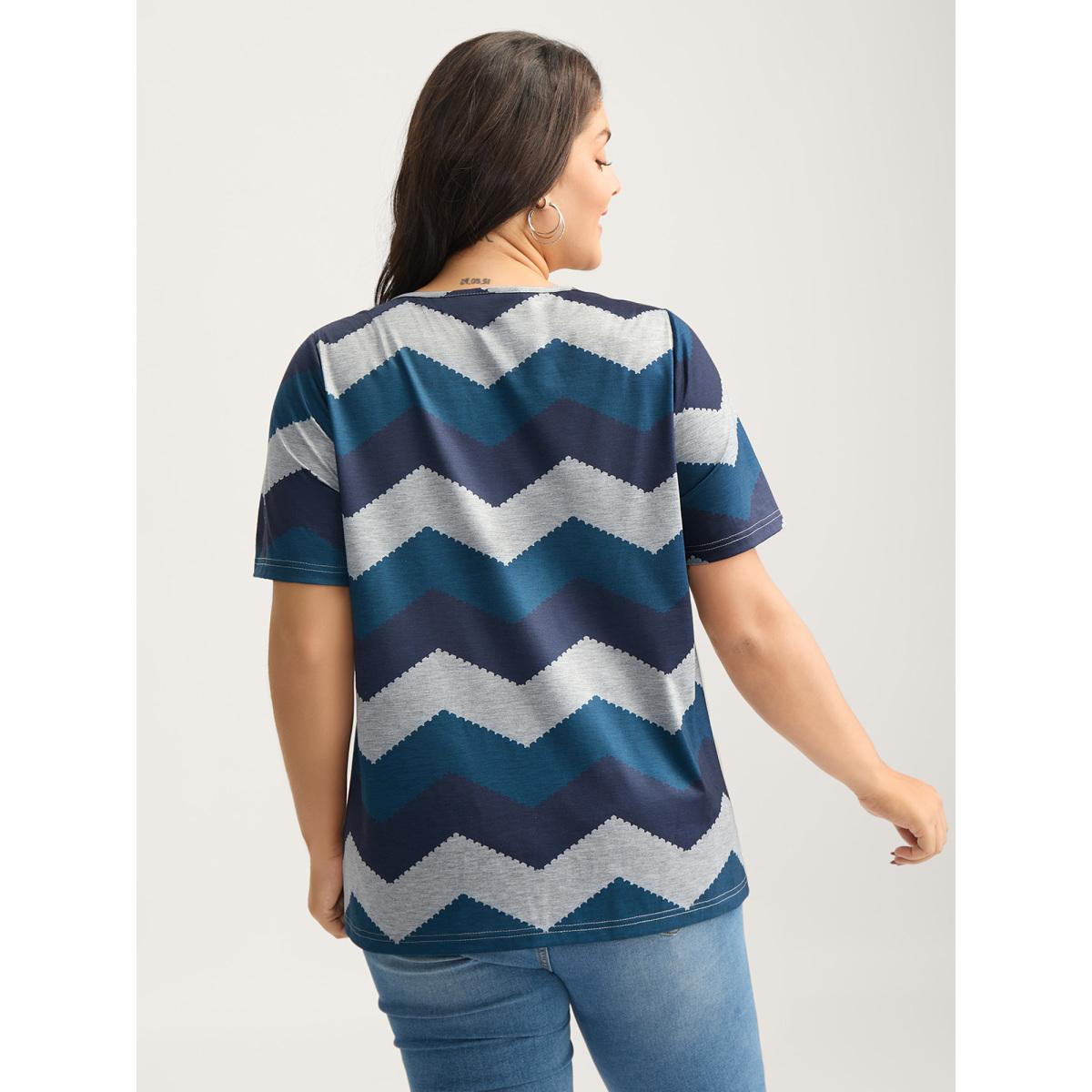 Plus Size Wavy Stripe Color Contrast Zipper T-Shirt Multicolor Women Contrast V-neck Everyday-Casual T-shirts BloomChic 18-20/2X Product Image