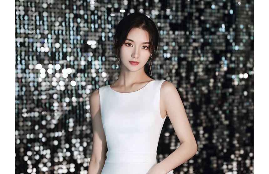 Sleeveless Plain Ruffle Panel Mermaid Wedding Gown Product Image