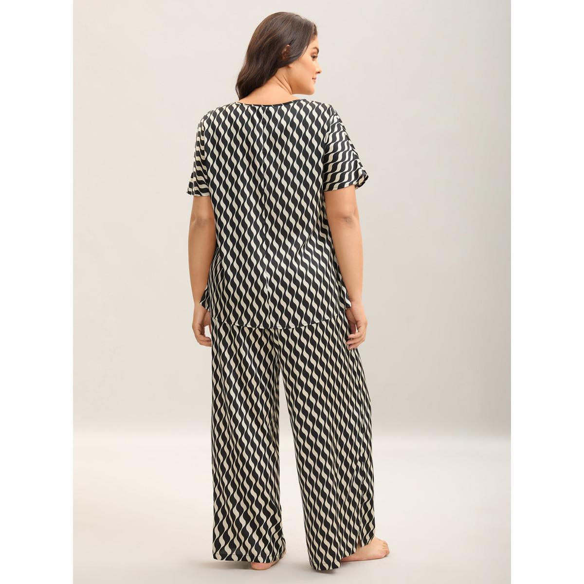Plus Size Wavy Print Tied Slit Loungewear Set Women Black Tie knot Short sleeve Boat Neck Office Loungewear Sets BloomChic 14-16/1X Product Image