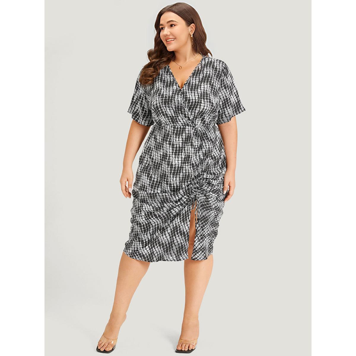 Plus Size Geometric Split Hem Wrap Gathered Drawstring Dress Black Women Elegant Gathered V-neck Short sleeve Curvy Midi Dress BloomChic 22-24/3X Product Image