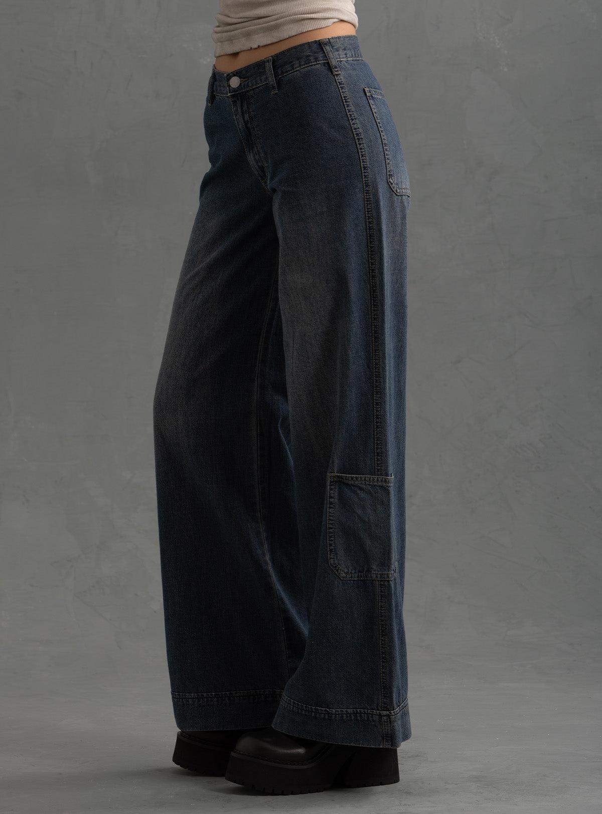 Serif Pants Female Product Image
