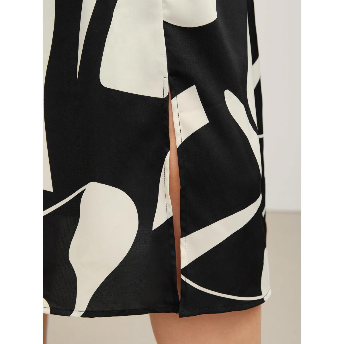 Plus Size Floral Print Belted V-Neck Midi Dress Black Women Belted V-neck Short sleeve Curvy BloomChic 26/4X Product Image