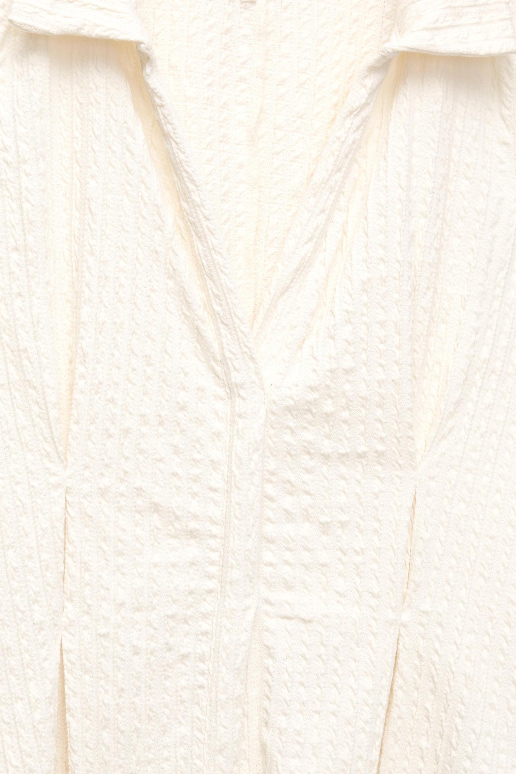 Textured top with darts Product Image