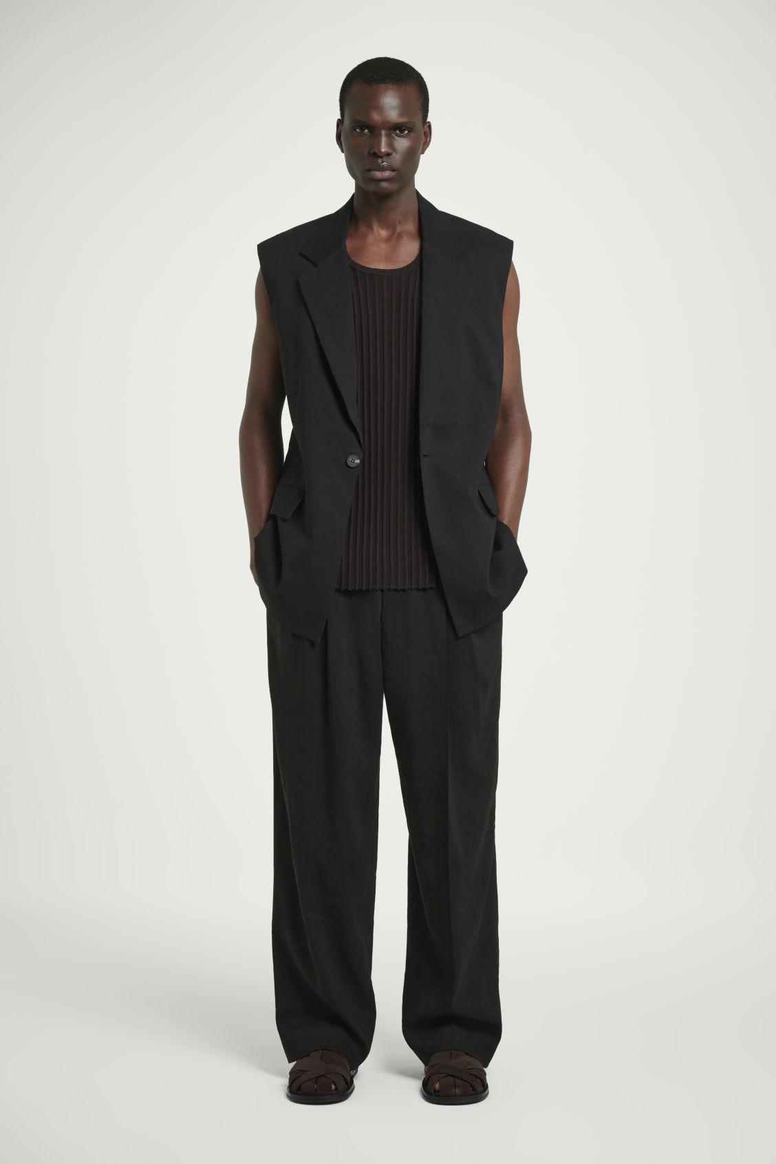 SLEEVELESS LINEN-BLEND BLAZER Product Image