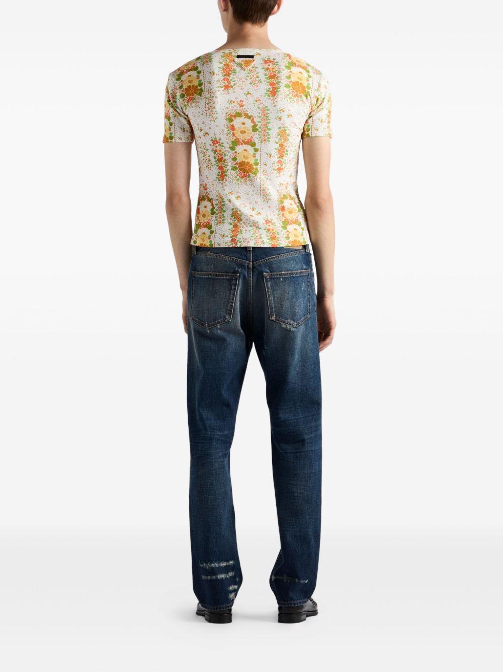 distressed jeans Product Image