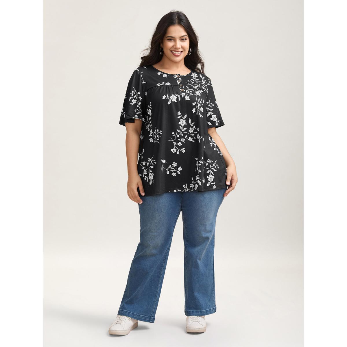 Plus Size Floral Print Button Placket Pleated T-Shirt Black Women Casual Gathered Natural Flowers Round Neck Everyday T-shirts BloomChic 26/4X Product Image