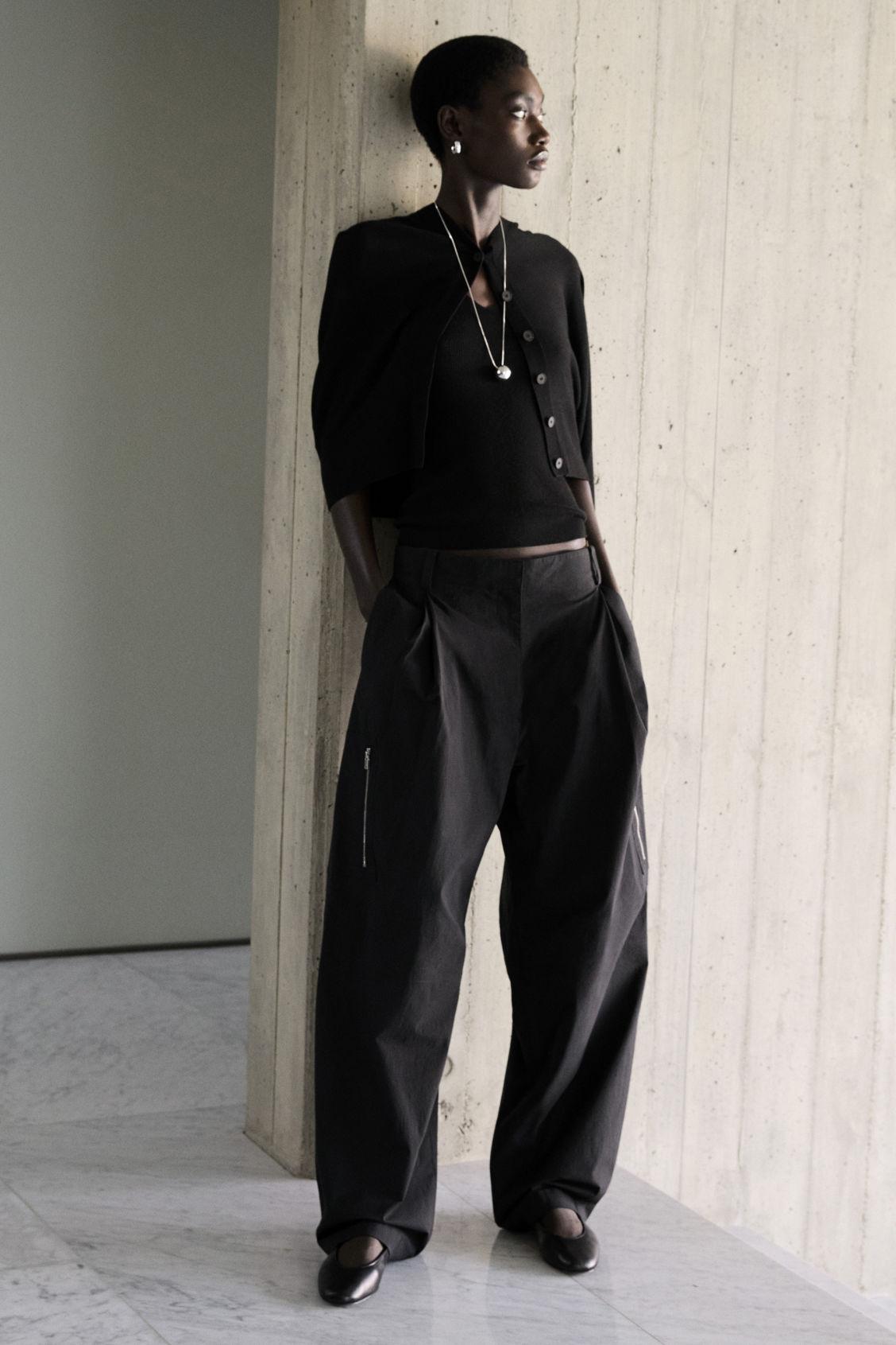 UTILITY BARREL-LEG CARGO PANTS Product Image