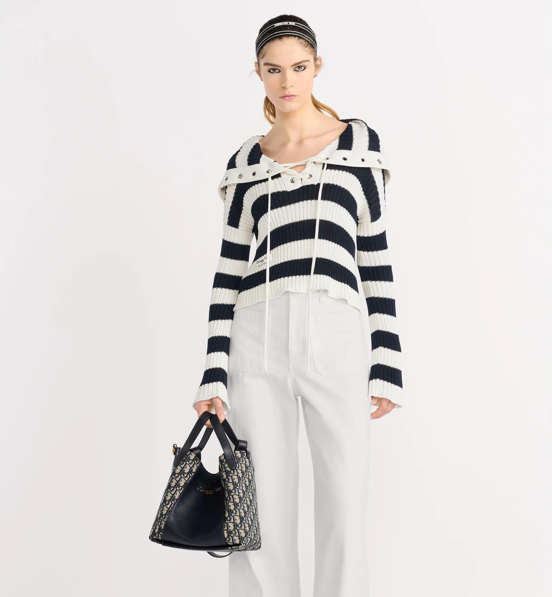 Medium Signature Bucket Bag Product Image