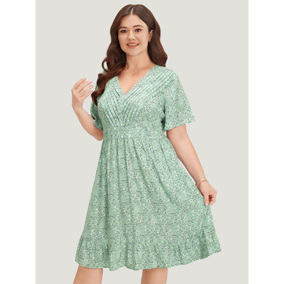 Plus Size Ditsy Floral Plicated Detail Ruffles Wideband Waist Dress Mint Women Elegant Gathered V-neck Short sleeve Curvy Knee Dress BloomChic 28/5X Product Image