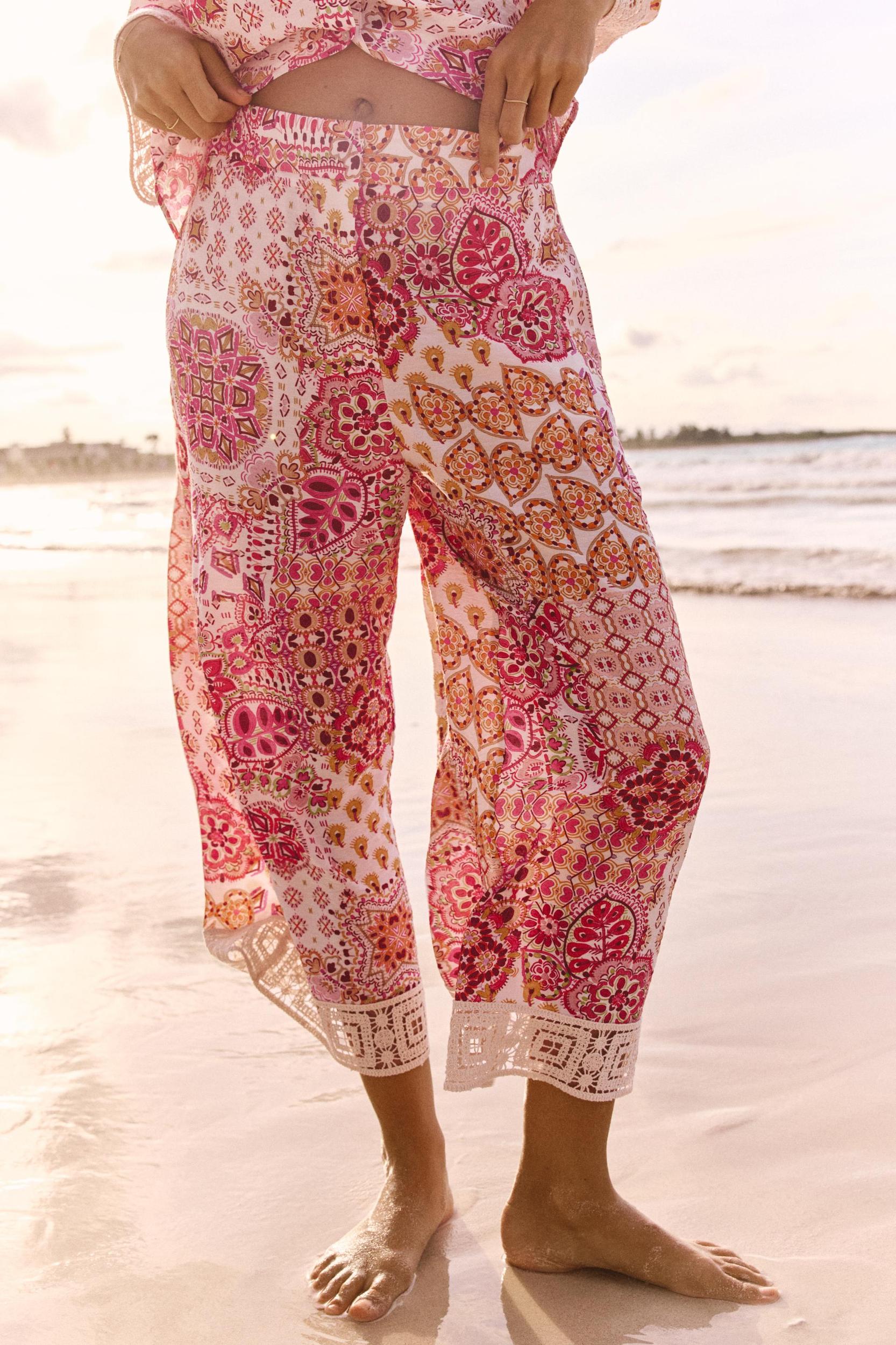 GUIPURE TRIM PRINTED PANTS Product Image