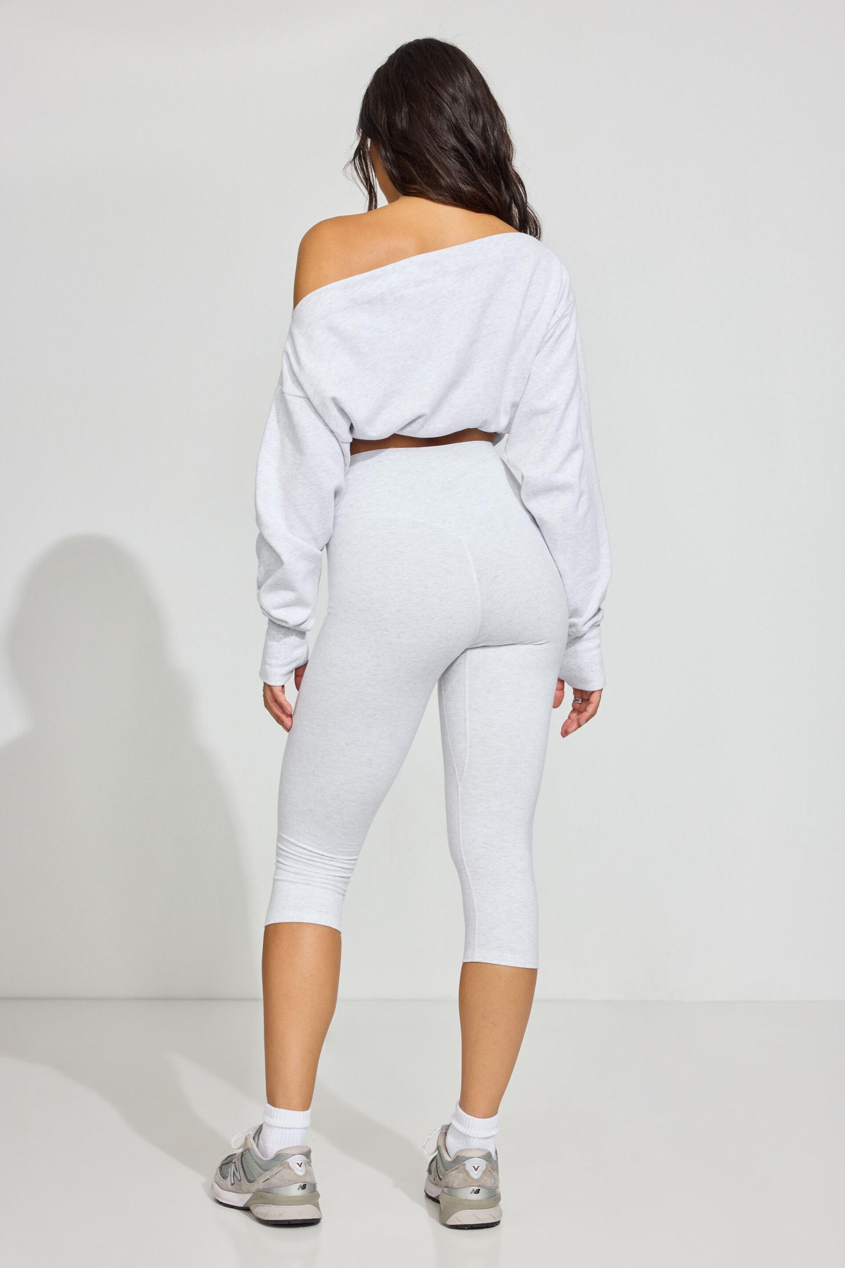 SoftCotton Capri Leggings Product Image