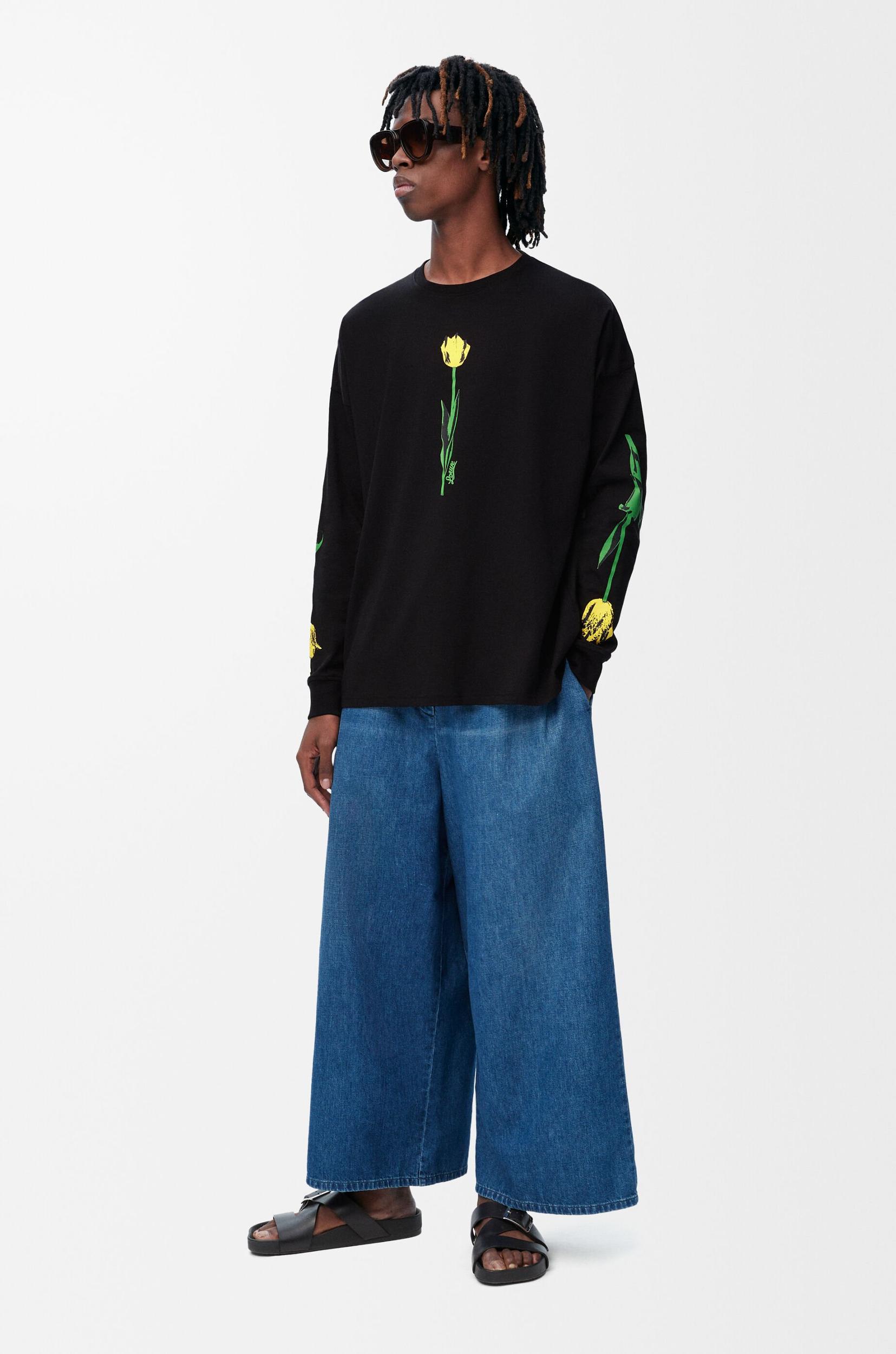 Cropped trousers in denim Product Image