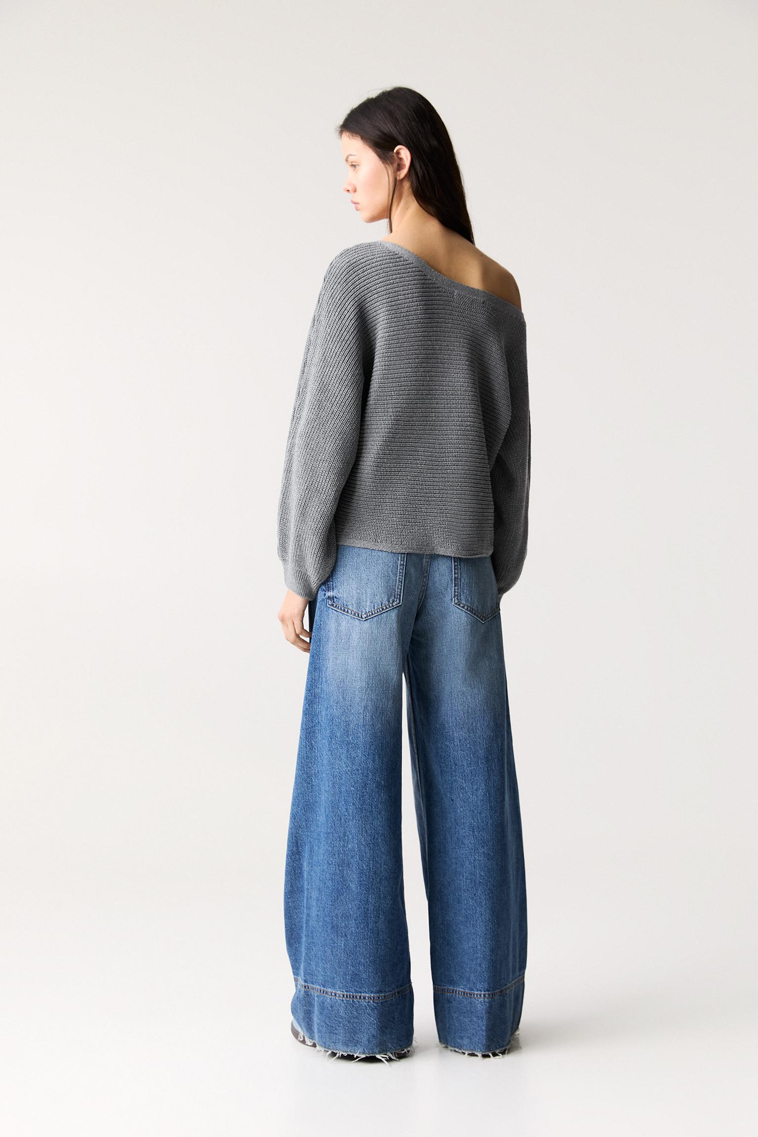 Asymmetric sweater Product Image