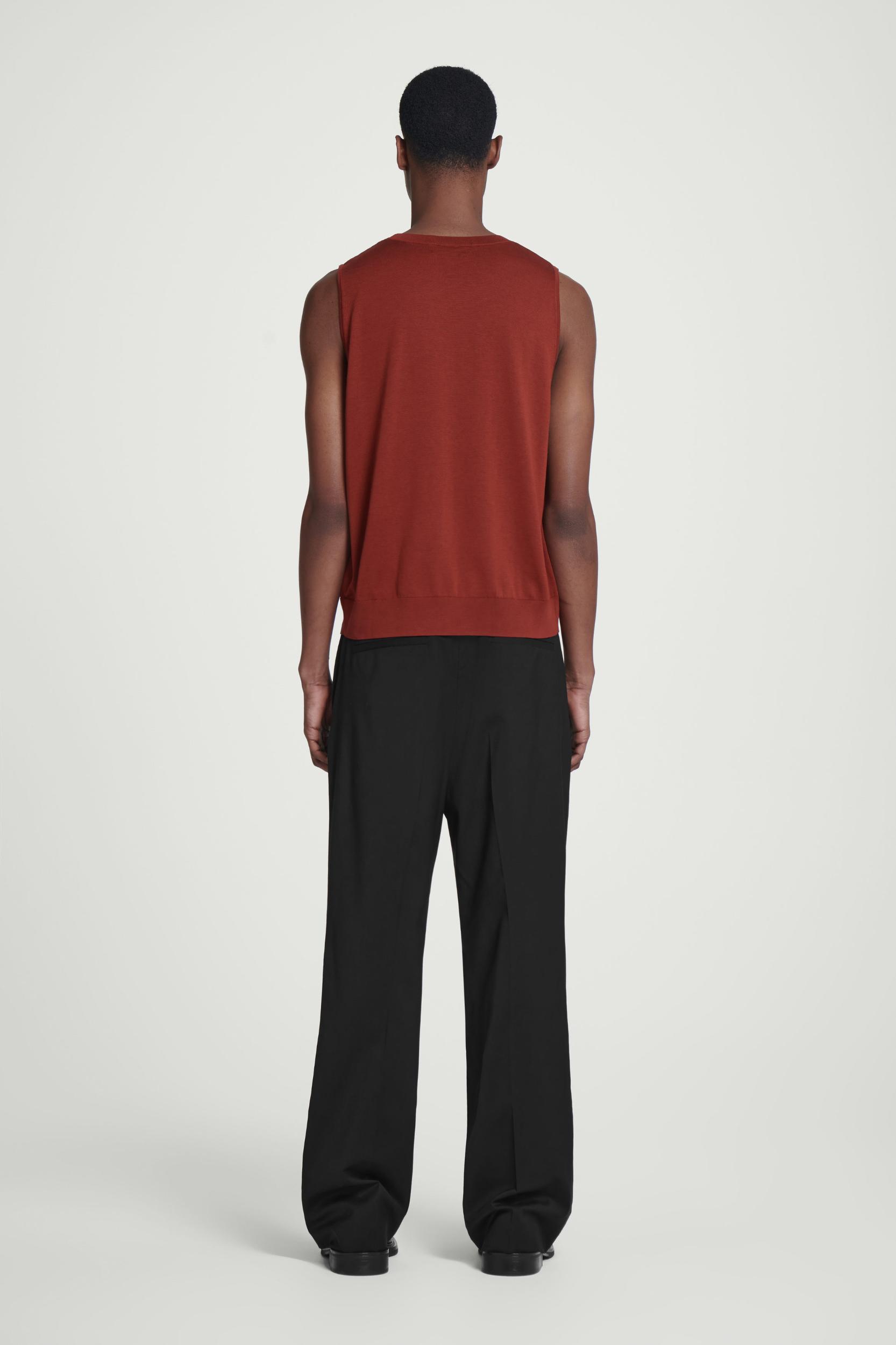 RELAXED KNITTED SILK VEST Product Image