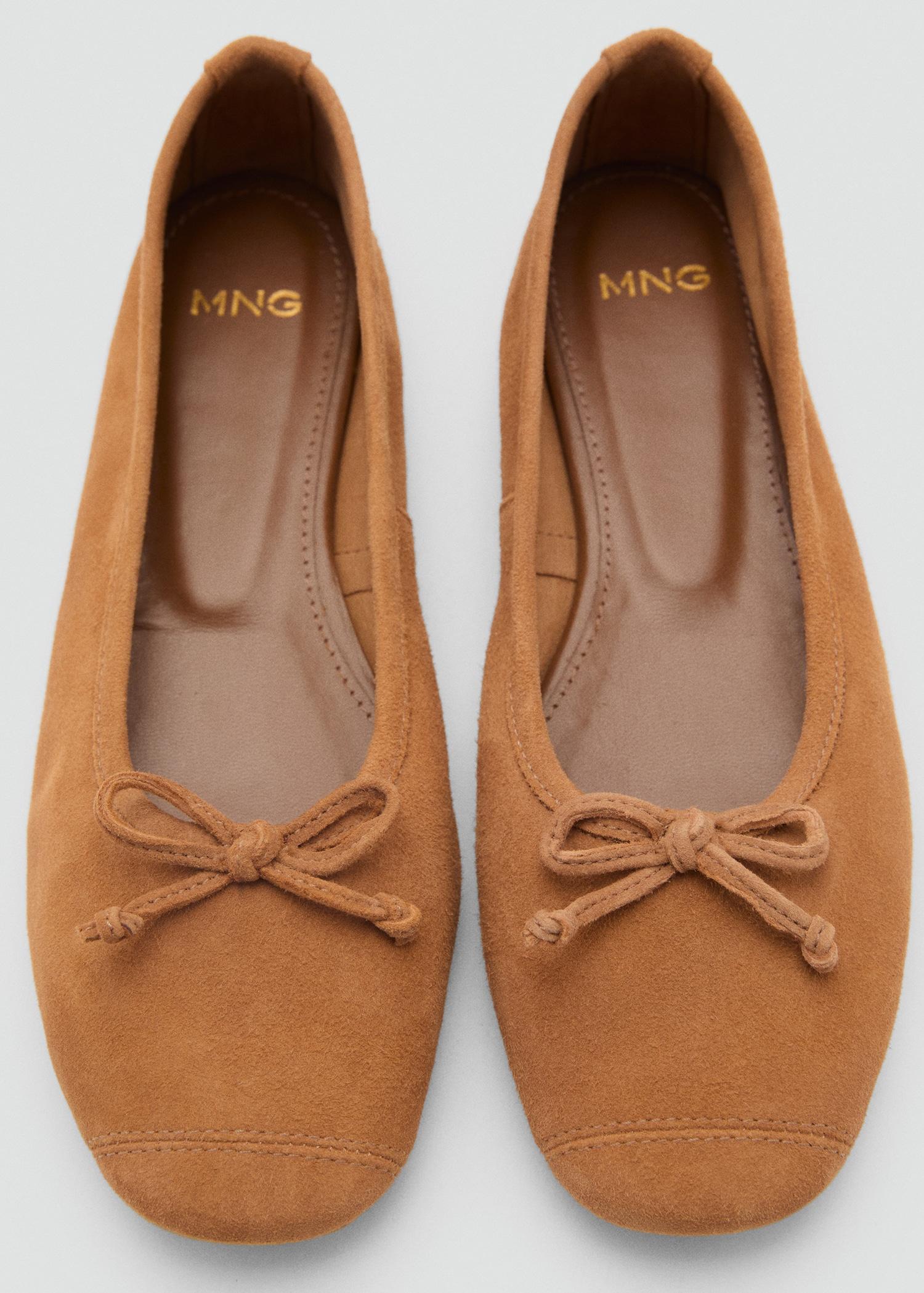 Bow suede ballerina - Women | MANGO USA Product Image