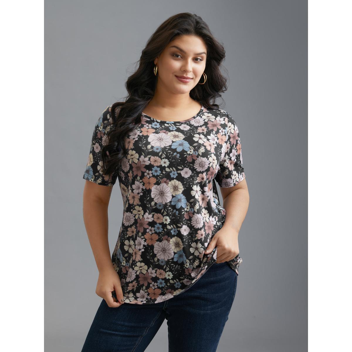 Plus Size Crew Neck Floral Print Stretchy T-Shirt Black Women Casual Contrast Natural Flowers Round Neck Everyday T-shirts BloomChic 30/6X Product Image
