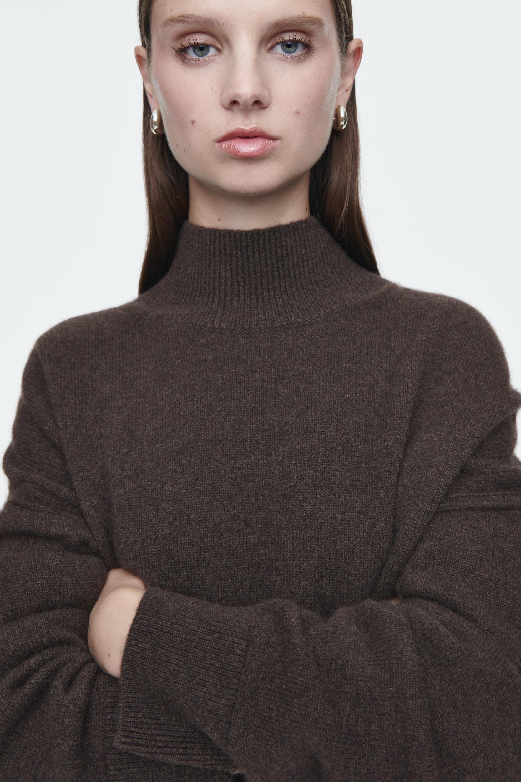 PURE CASHMERE TURTLENECK SWEATER Product Image