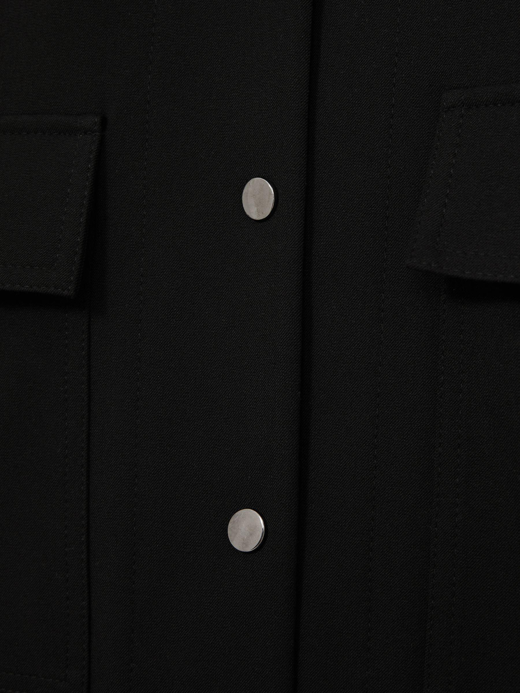 Cropped Twill Shirt Jacket in Black Product Image