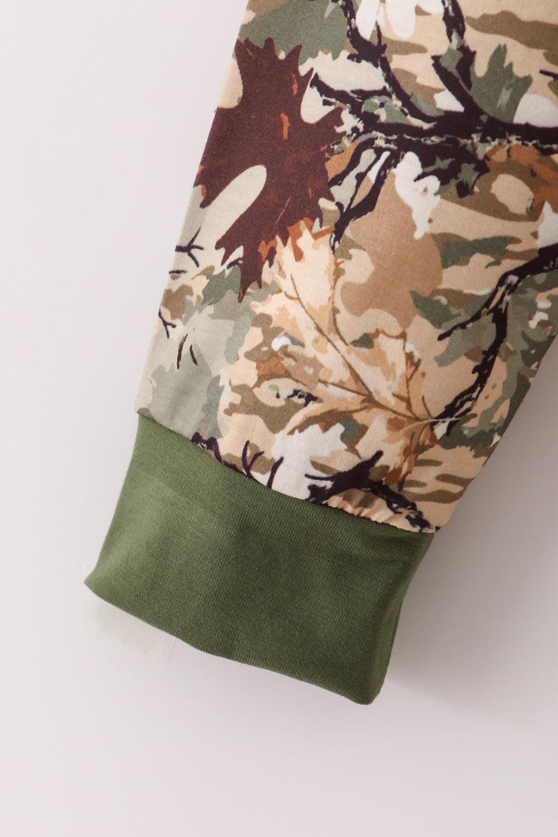 Camo leave dad&me sweatshirt Product Image