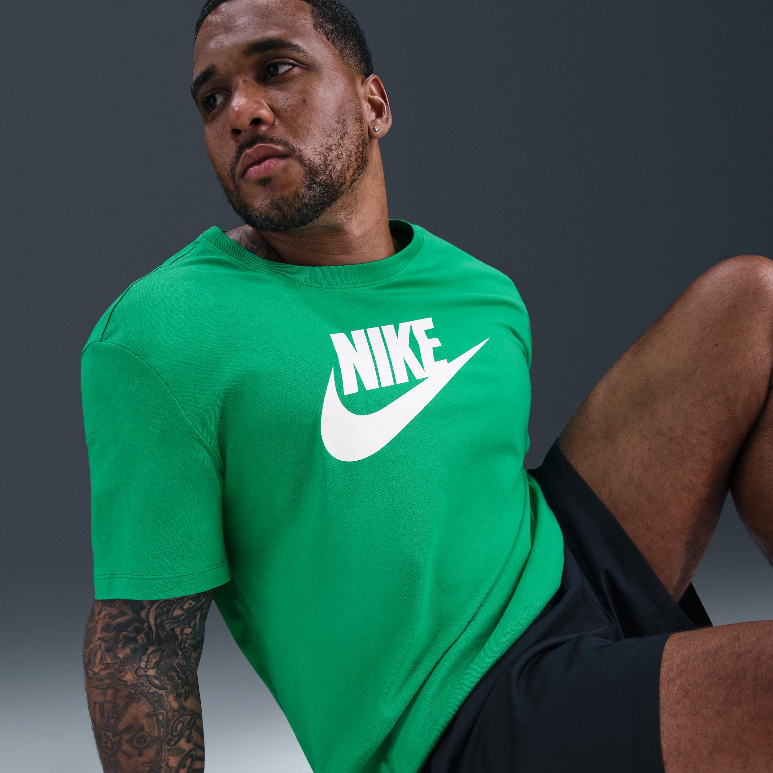 Mens Nike Sportswear T-Shirt | AR5004-324 Product Image