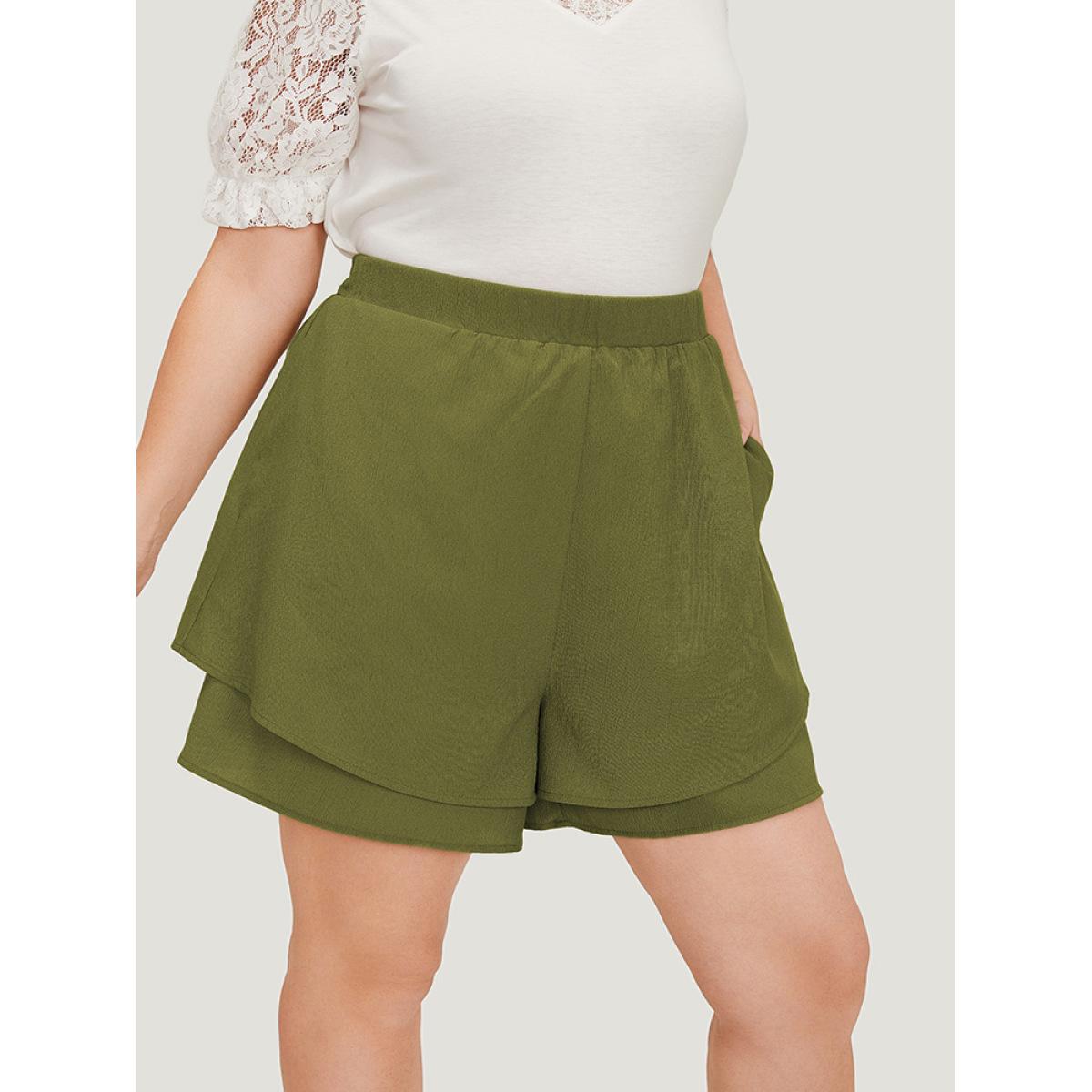 Plus Size Plain Pocket Layered Hem Shorts Women ArmyGreen Elegant Plain Dailywear Shorts BloomChic 14-16/1X Product Image