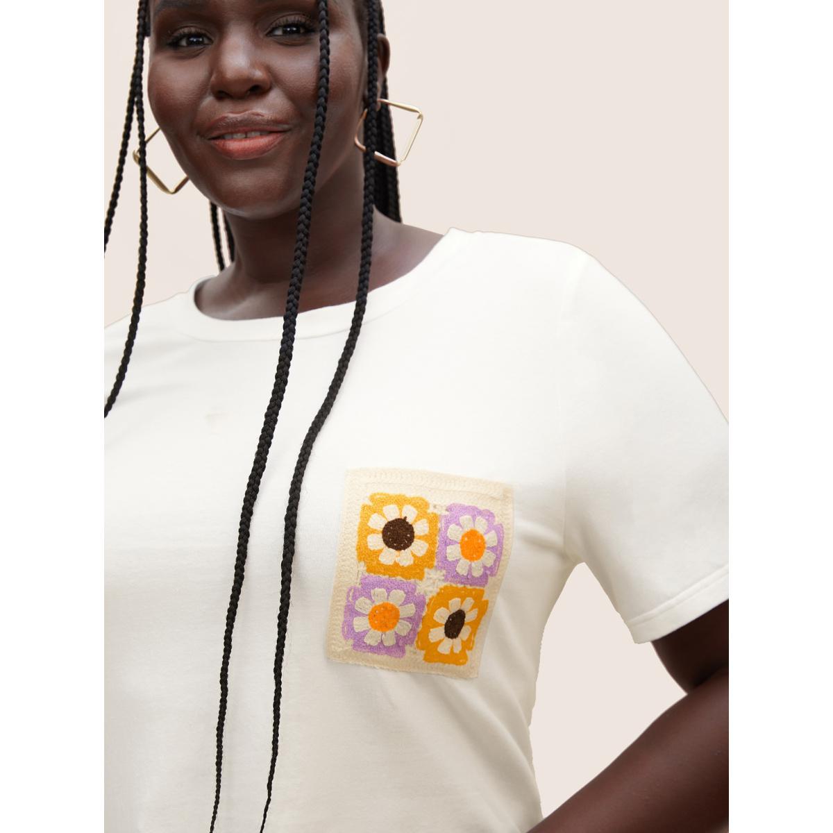 Plus Size Round Neck Crochet Floral Patch Pocket T-shirt Originalwhite Women Resort Contrast Natural Flowers Round Neck Vacation T-shirts BloomChic 28/5X Product Image