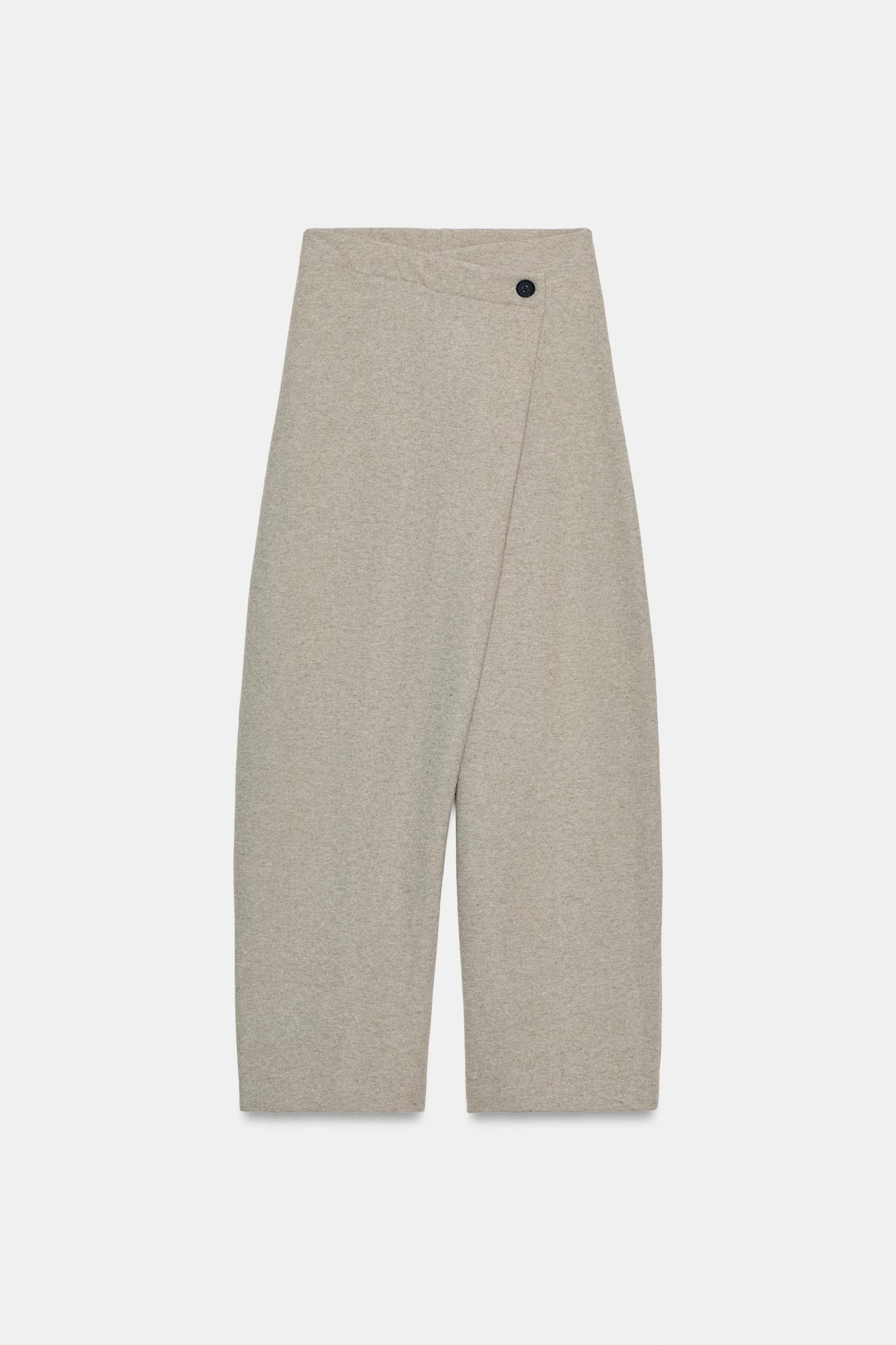 SLEEVELESS TOP Product Image