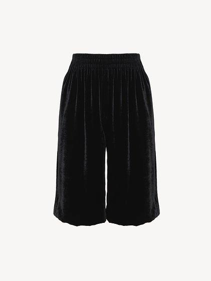 Fluid bermuda shorts in velvet Product Image