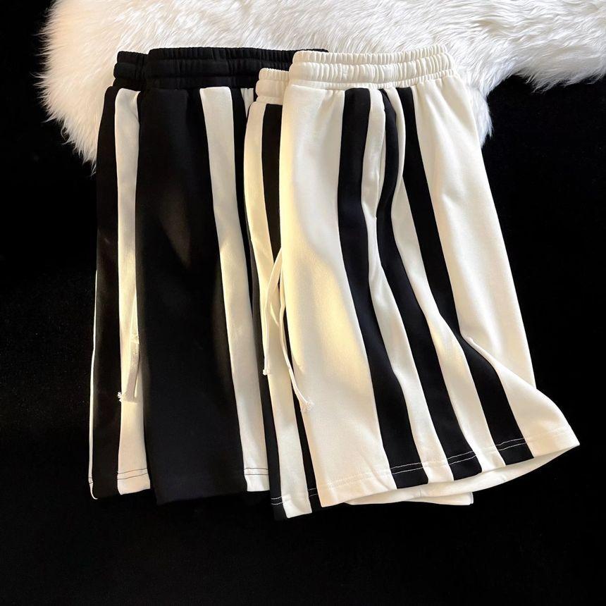 Wide Leg Sweatshorts Product Image