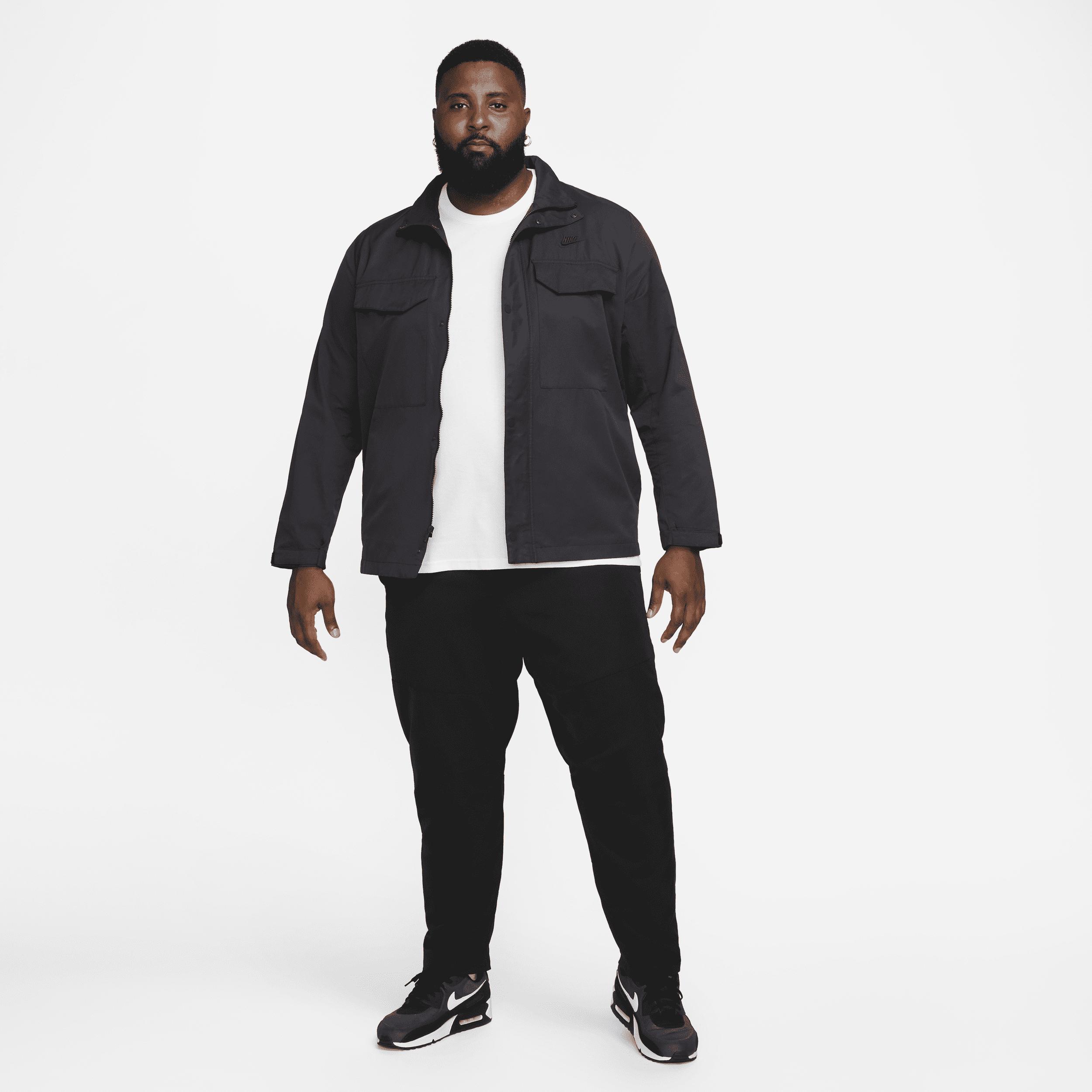 Nike Sportswear Premium Essentials Men's Pocket T-Shirt Product Image