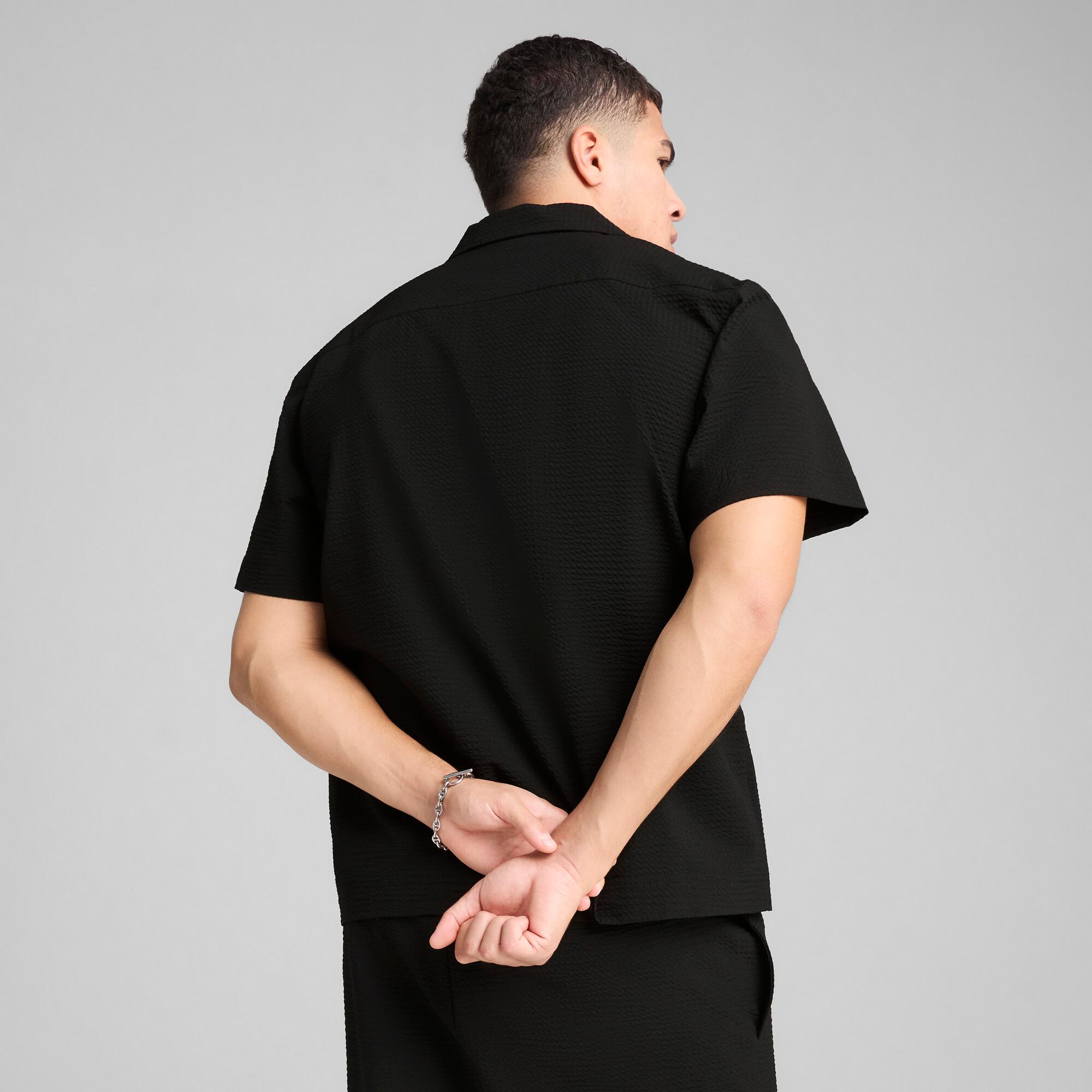 WARDROBE ESSENTIALS Men's Seersucker Relaxed Shirt Product Image