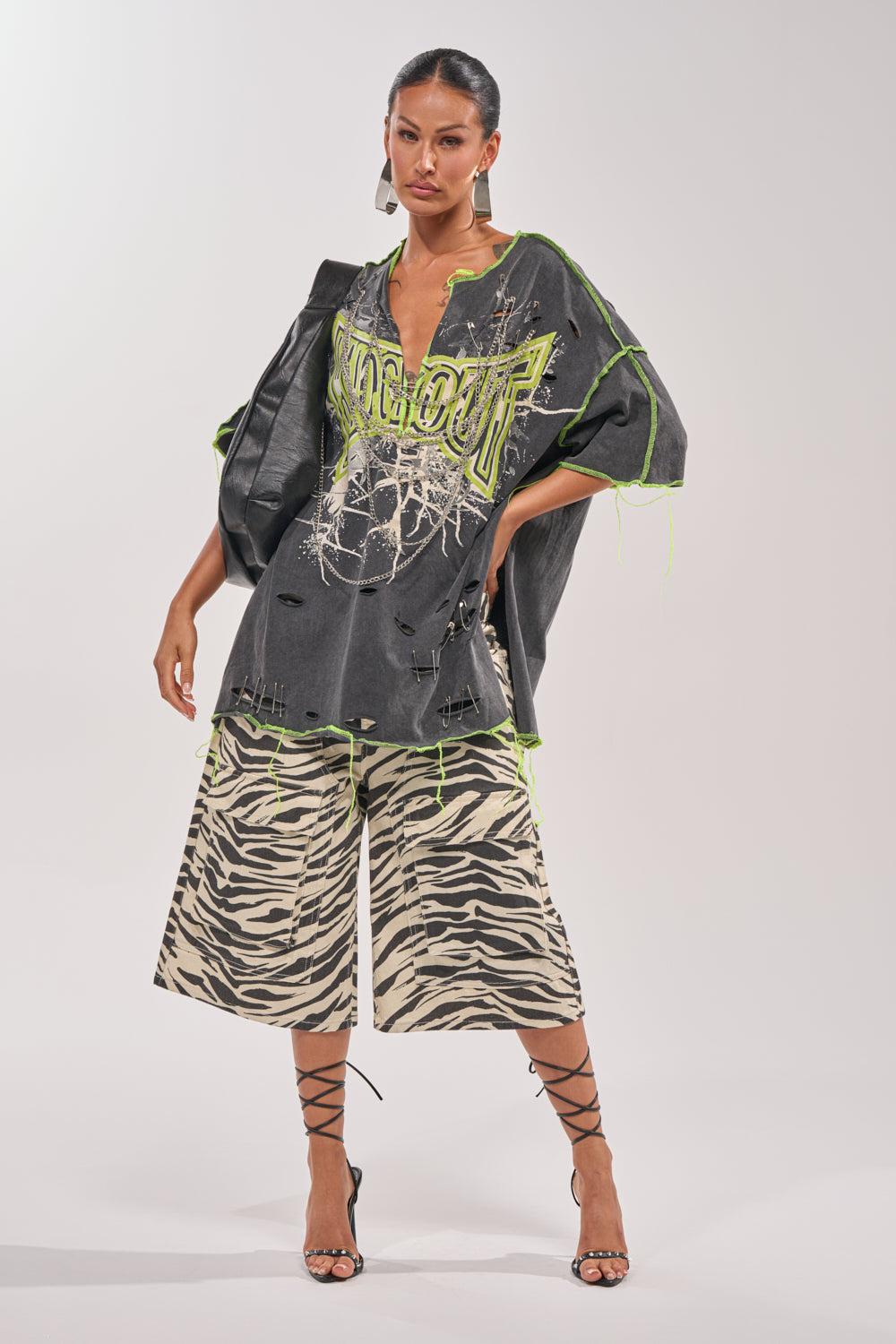 KNOCKOUT OVERSIZED TEE Product Image