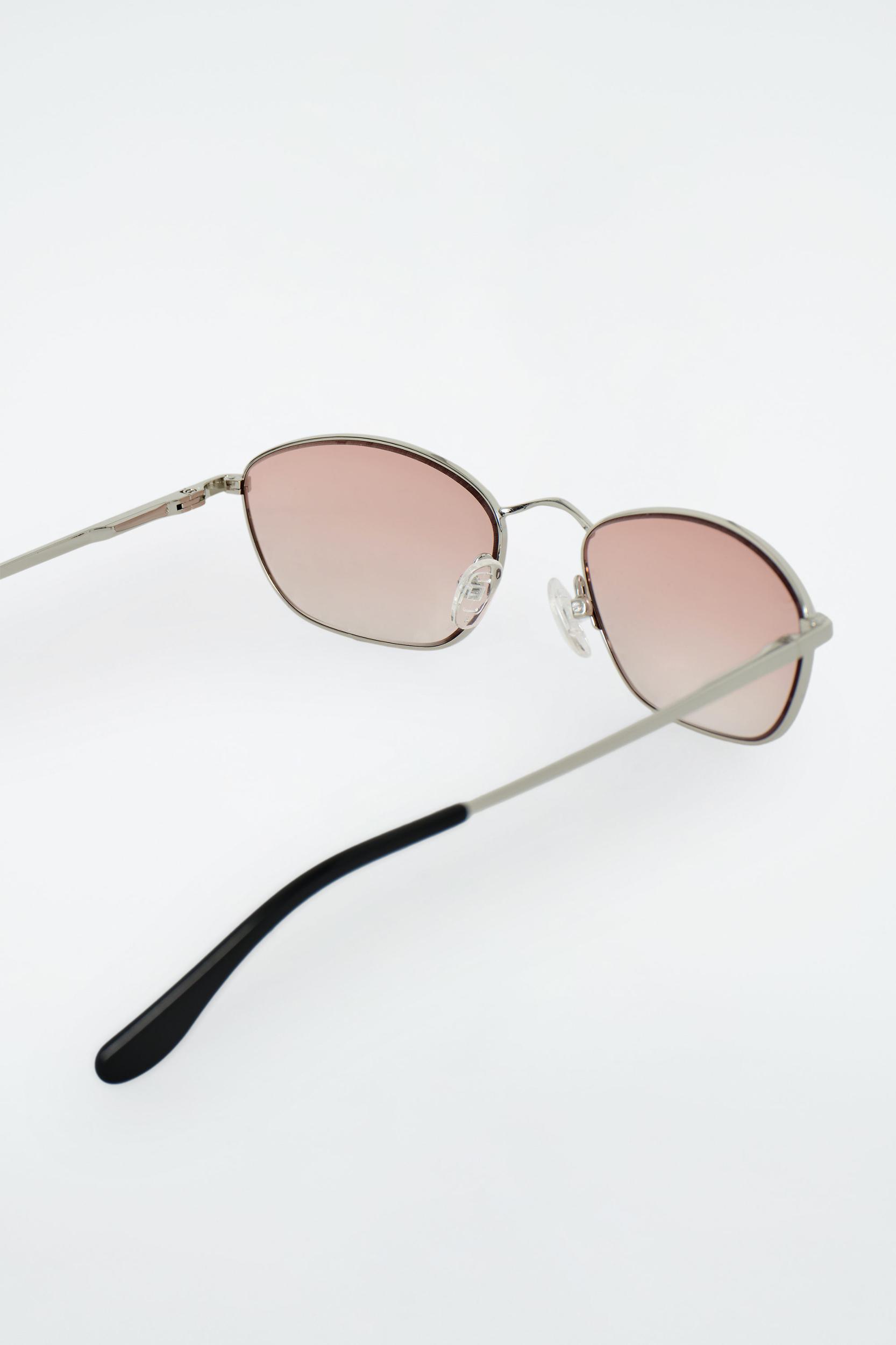 WIRE-FRAME CAT-EYE SUNGLASSES Product Image