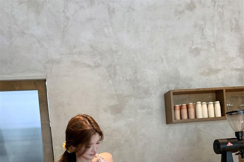 Sleeveless Round Neck Floral Print Top / High Rise Wide Leg Pants Product Image