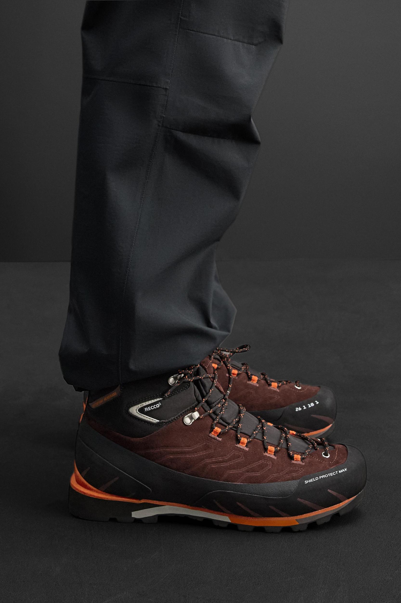 MOUNTAIN BOOTS Product Image