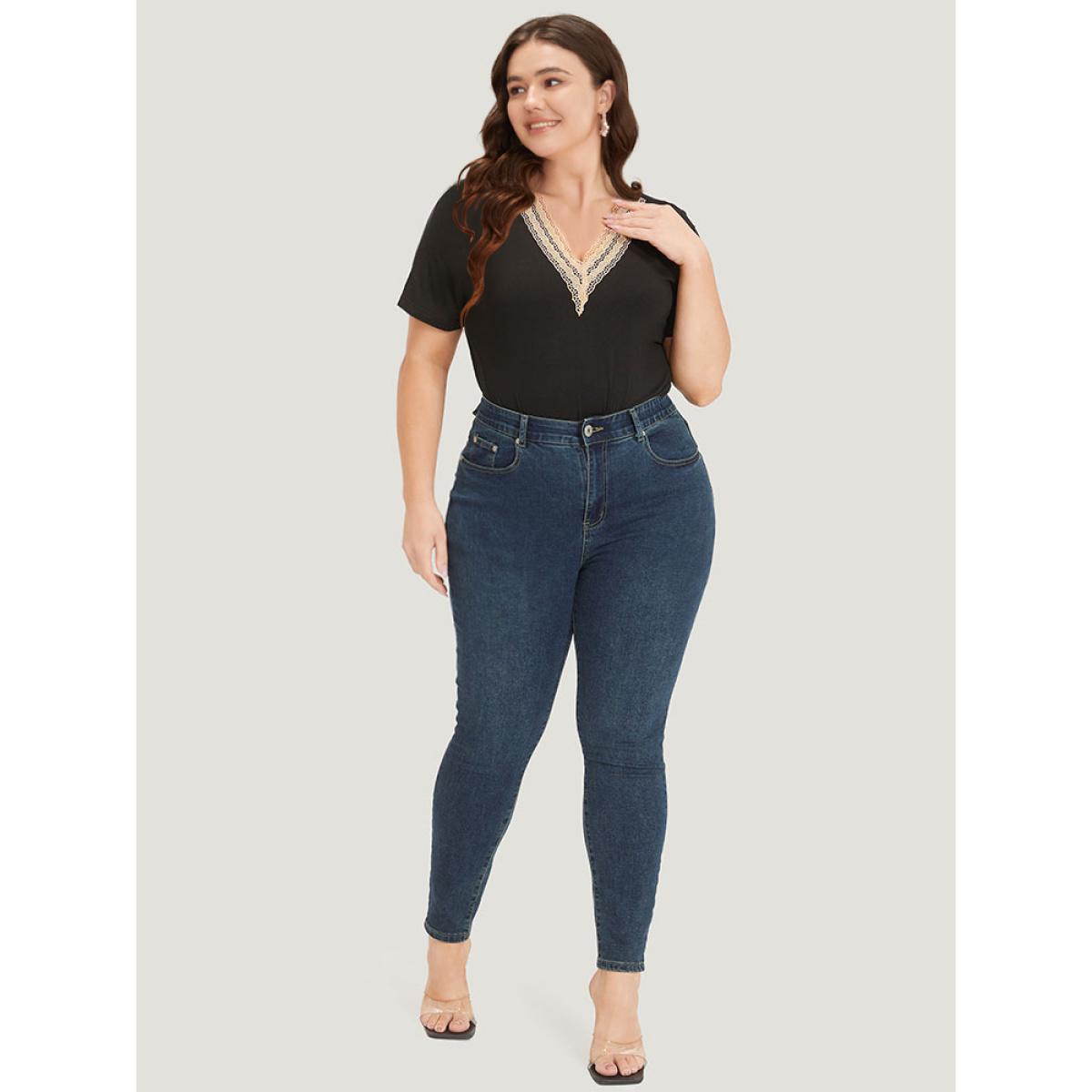 Plus Size Contrast Lace Patchwork V Neck Bodysuit Women Black Plain Lace Bodysuits BloomChic 26/4X Product Image