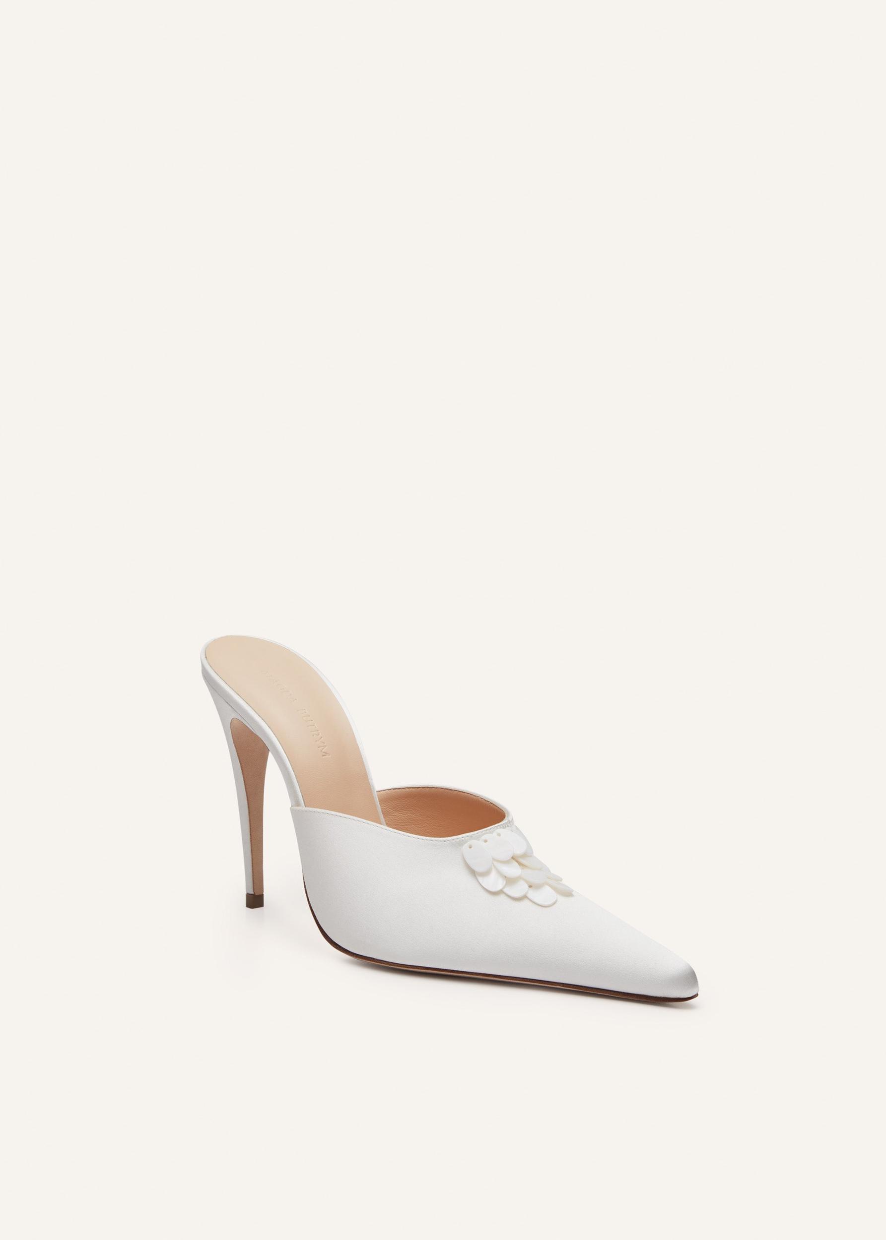 Pointed satin mules in cream pearl Product Image